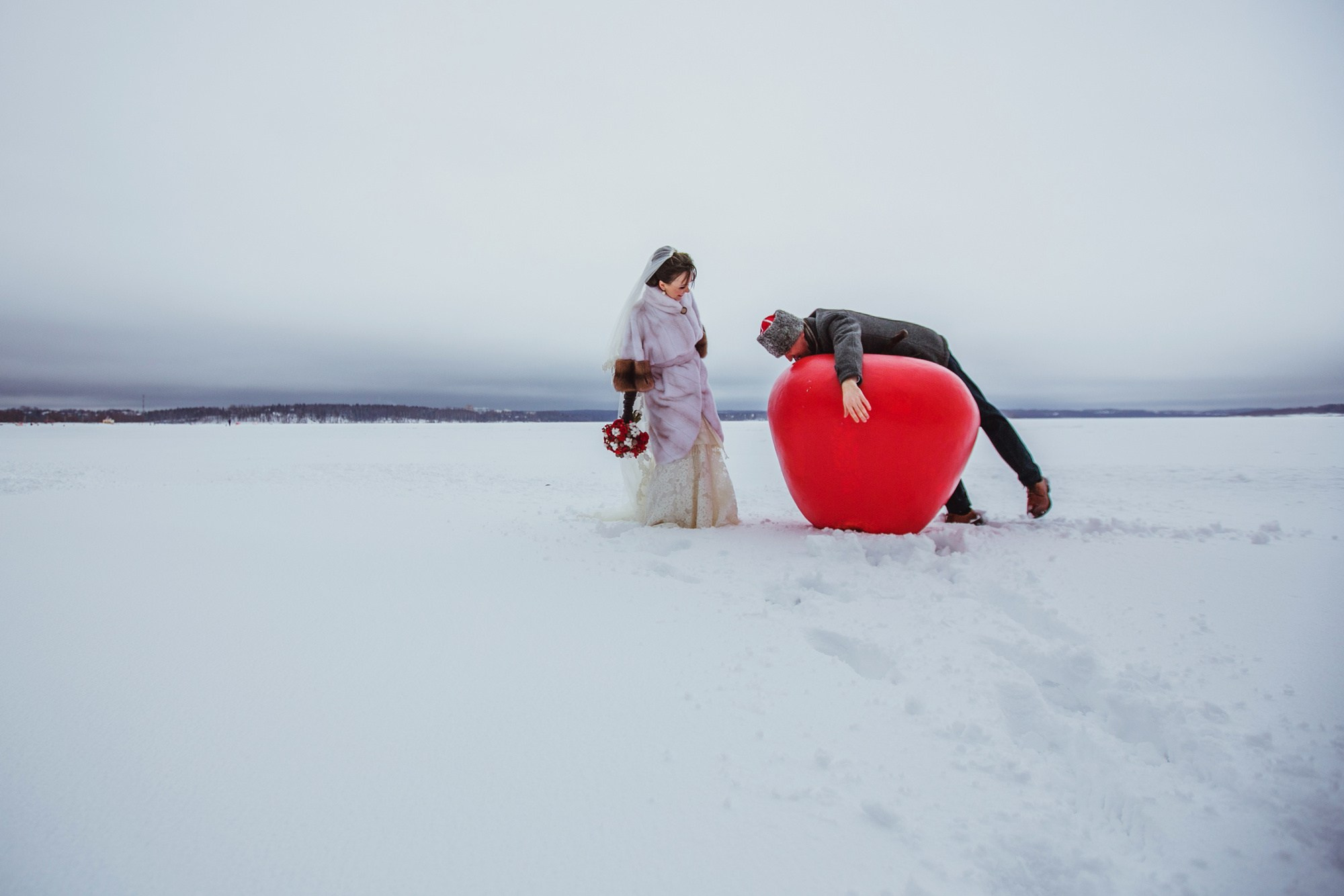 Зимняя свадьба в русских традициях. Семейный, портретный и свадебный фотограф в Санкт-Петербурге и Москве