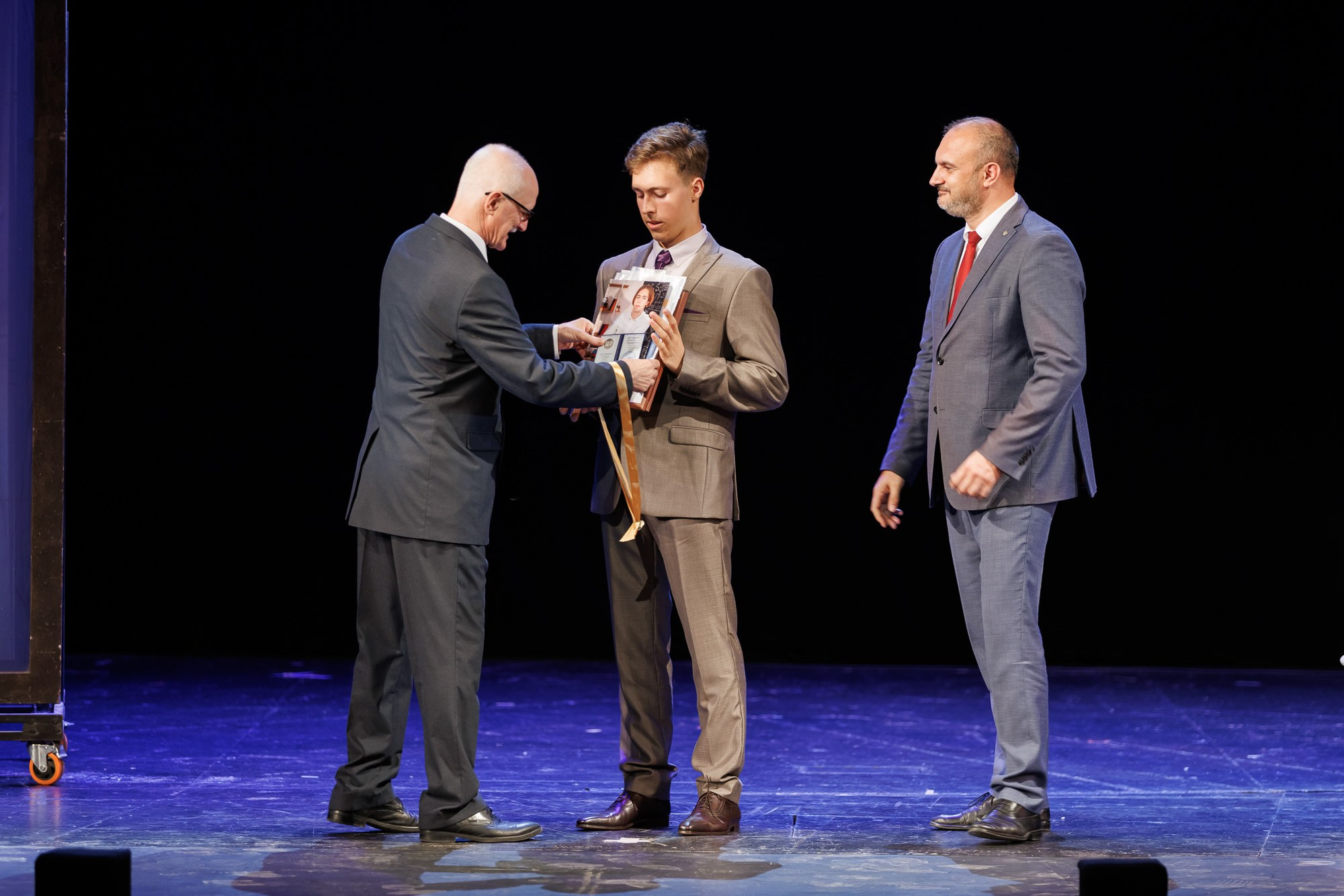 Выпускной вечер в Севастопольской гимназии № 1 имени А. С. Пушкина. Свадебный фотограф, фотосъемка в Крыму, Севастополе, Симферополе, Ялте