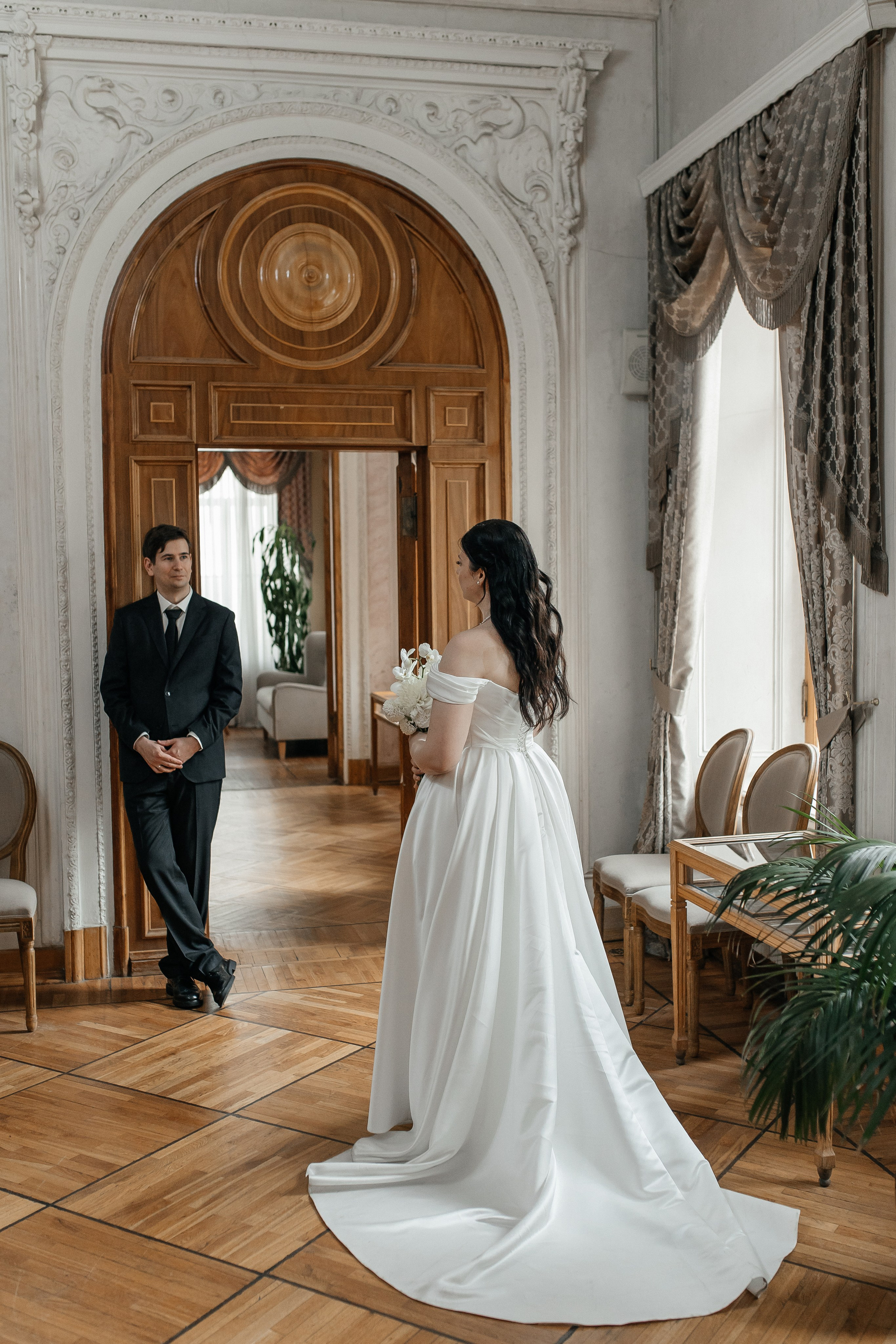 Регистрация брака в библиотеке читальне пушкина. Свадебный фотограф в Москве Дарья Олендарёва