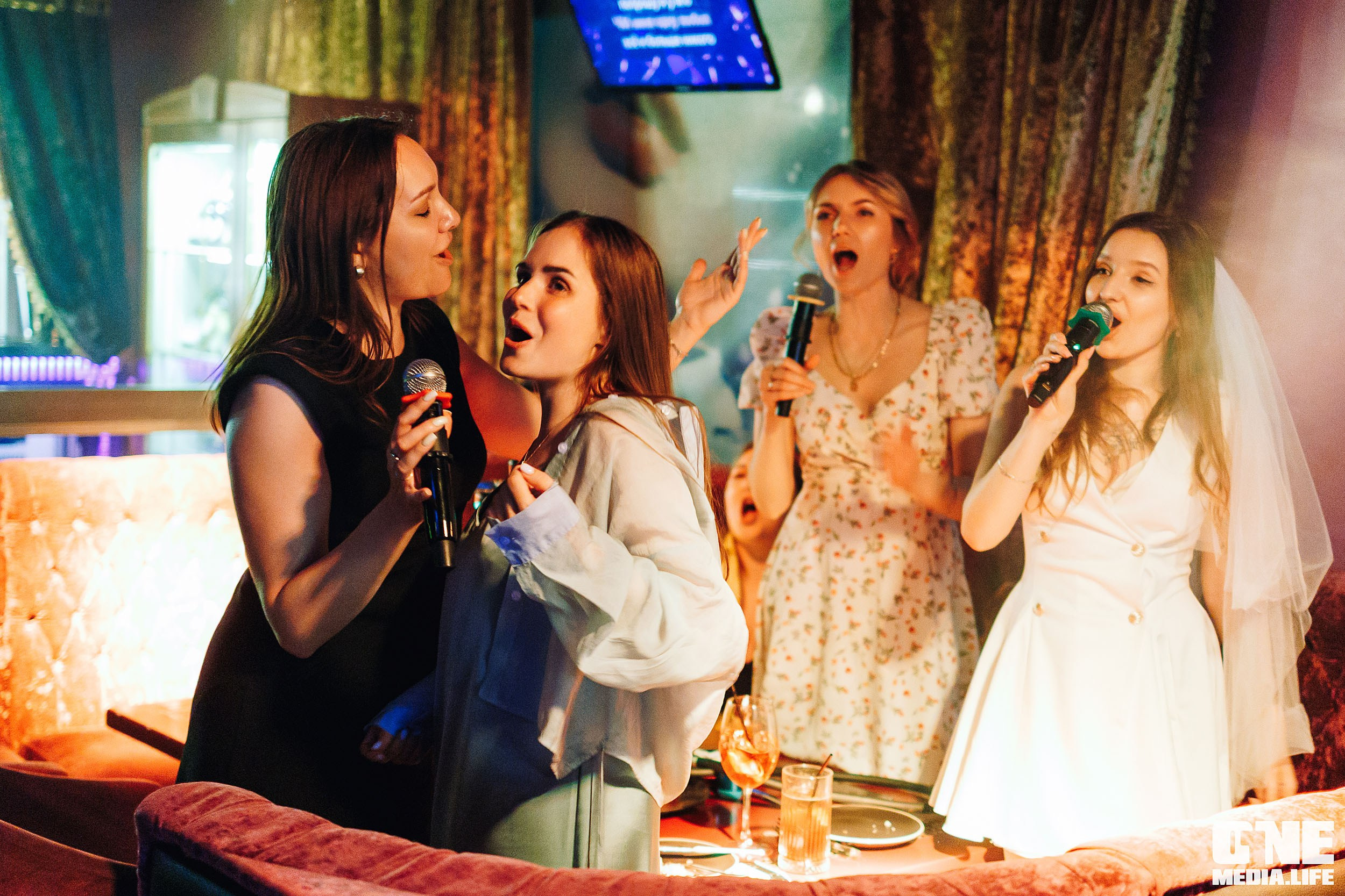 Фоторепортаж из караоке-клуба Эйфория. One Media Life: фоторепортажи, фотоотчеты с мероприятий и заведений