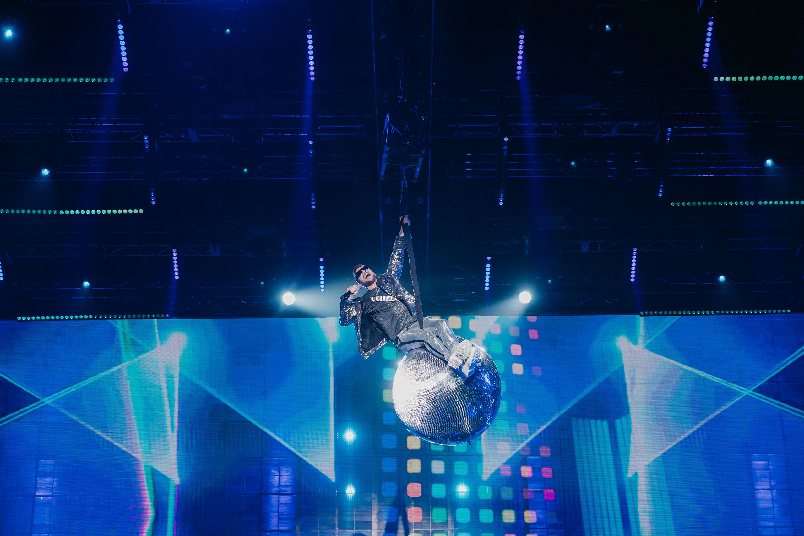 Сергей Лазарев: «Я не боюсь», Crocus City Hall. «Птичка на проводе»: информационный портал в Москве