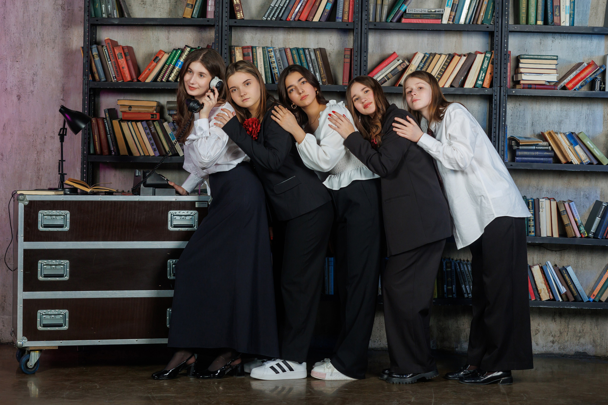 Студийная фотосъемка для старших классов в Москве. Профессиональная фото и видеосъемка. Москва