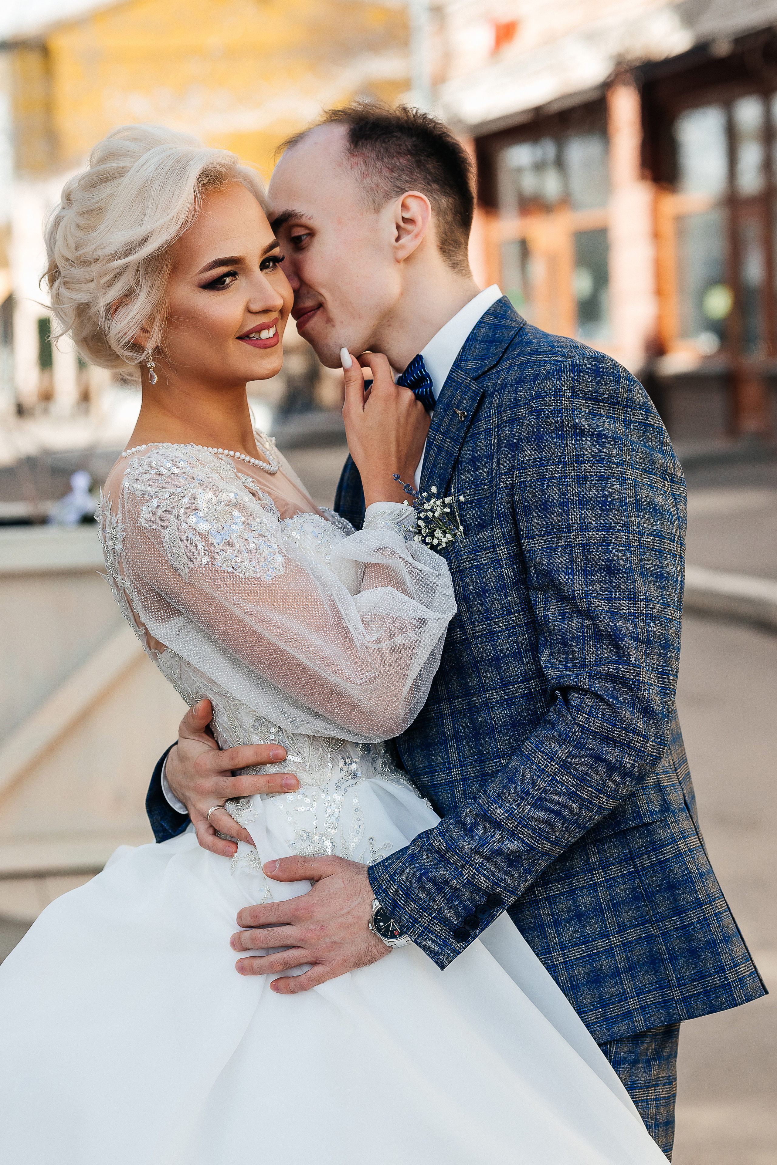 Трепетное утро невесты в гостиничном номере. Олег Сверчков | Свадебный фотограф Вологда