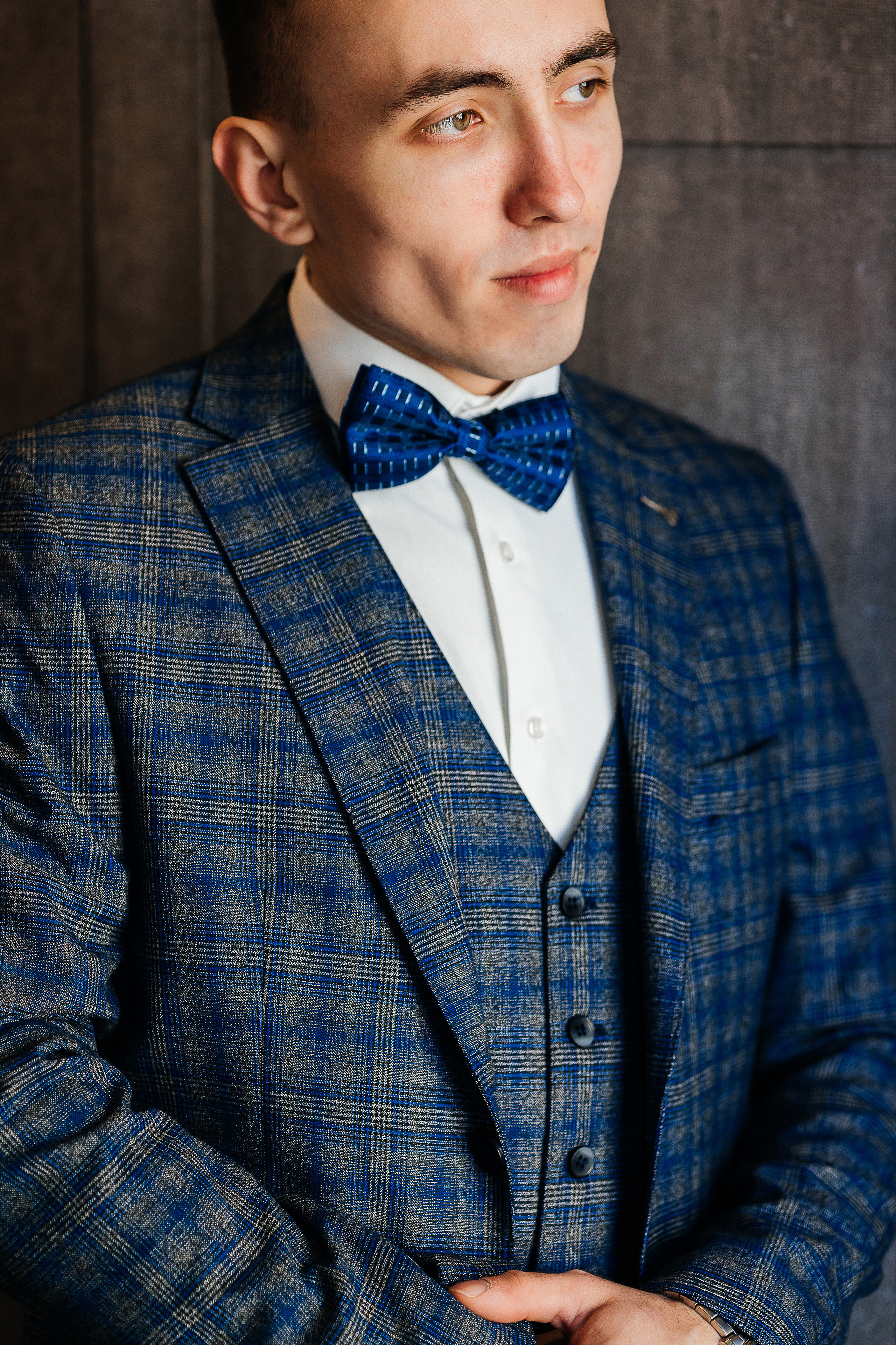 Трепетное утро невесты в гостиничном номере. Олег Сверчков | Свадебный фотограф Вологда