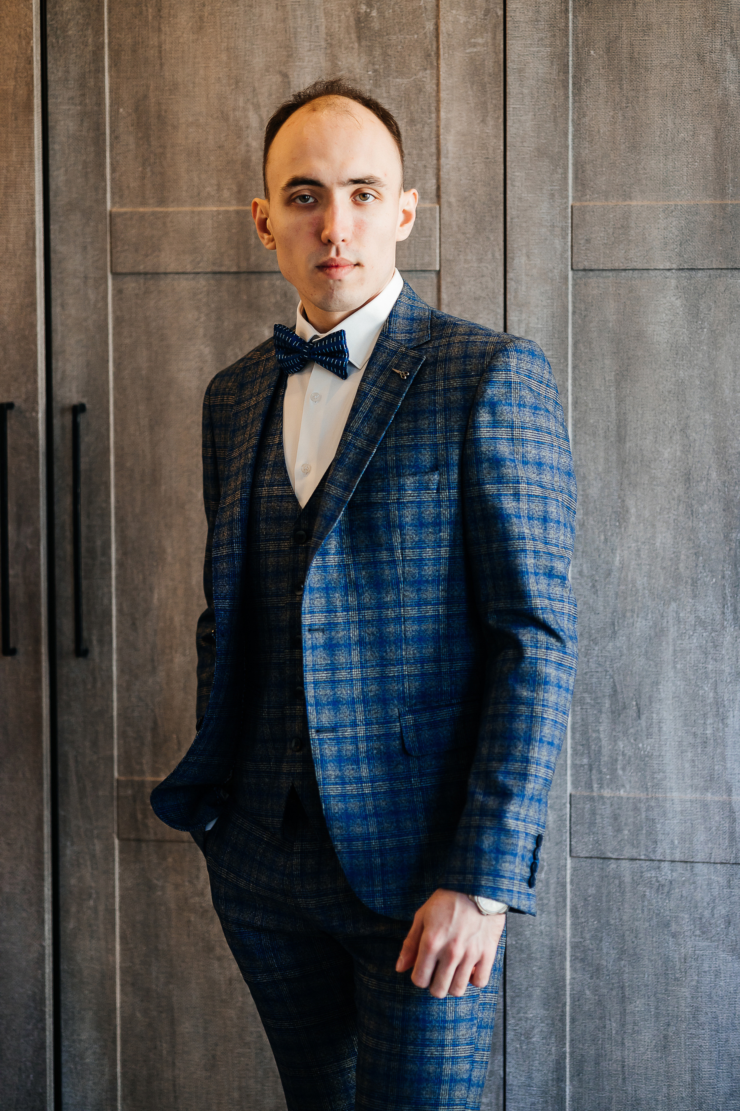 Трепетное утро невесты в гостиничном номере. Олег Сверчков | Свадебный фотограф Вологда