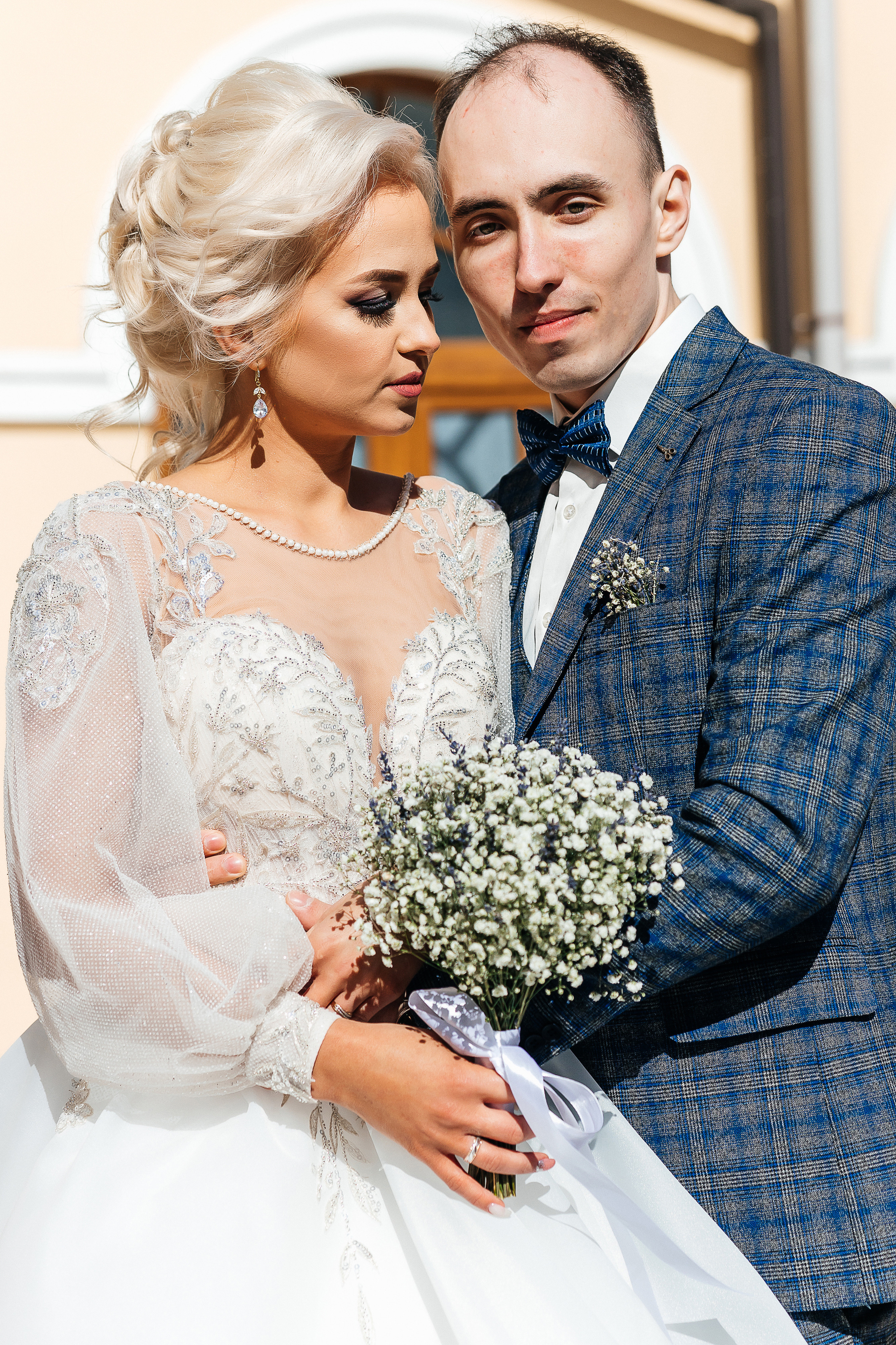 Трепетное утро невесты в гостиничном номере. Олег Сверчков | Свадебный фотограф Вологда