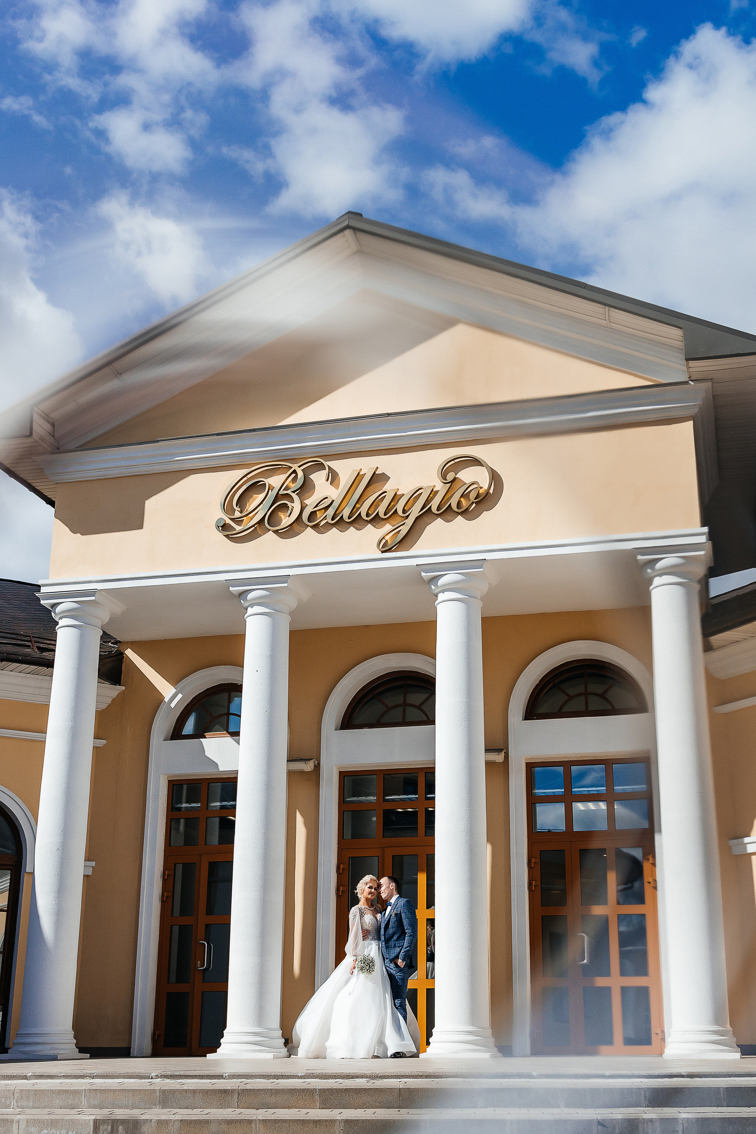 Трепетное утро невесты в гостиничном номере. Олег Сверчков | Свадебный фотограф Вологда