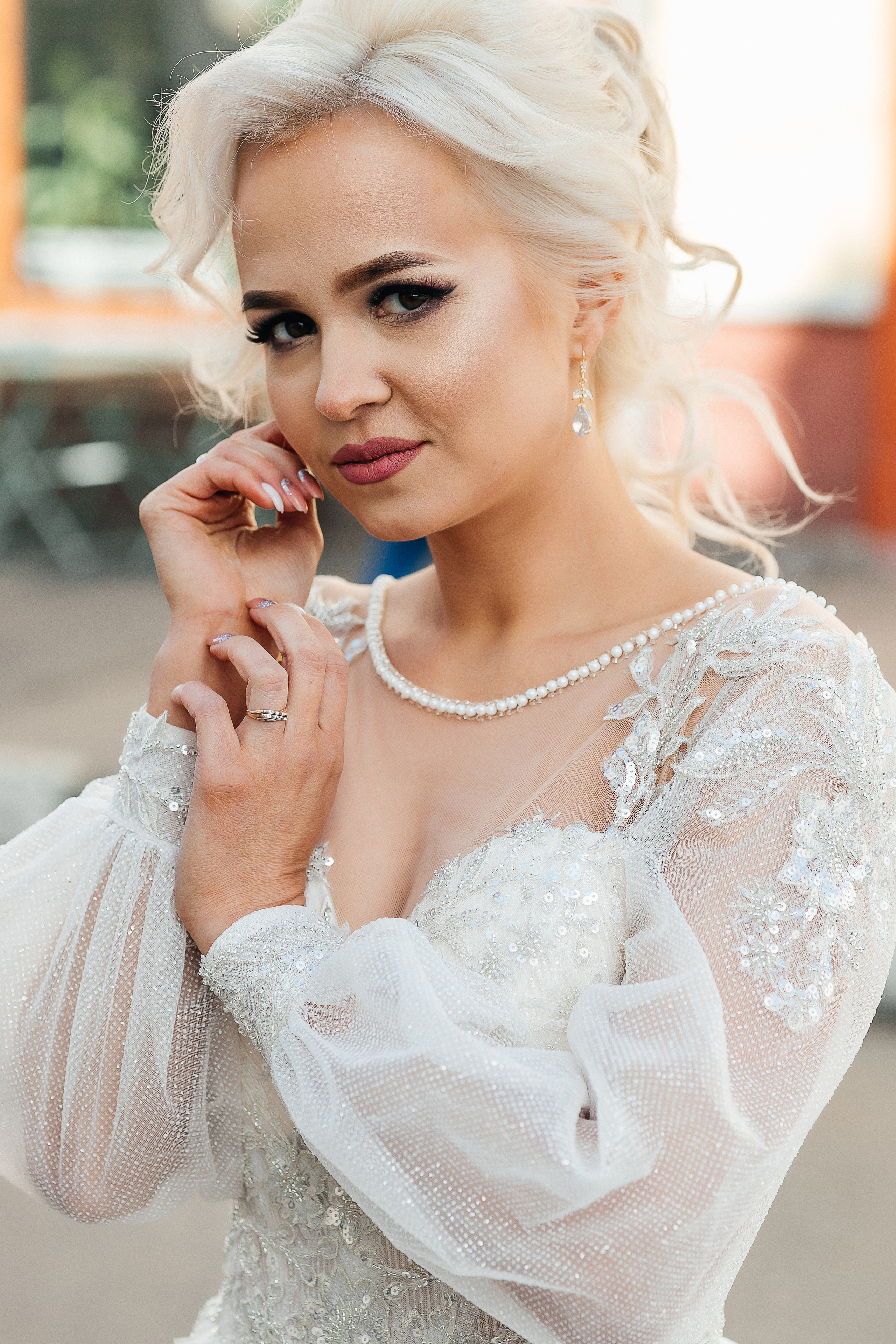 Трепетное утро невесты в гостиничном номере. Олег Сверчков | Свадебный фотограф Вологда