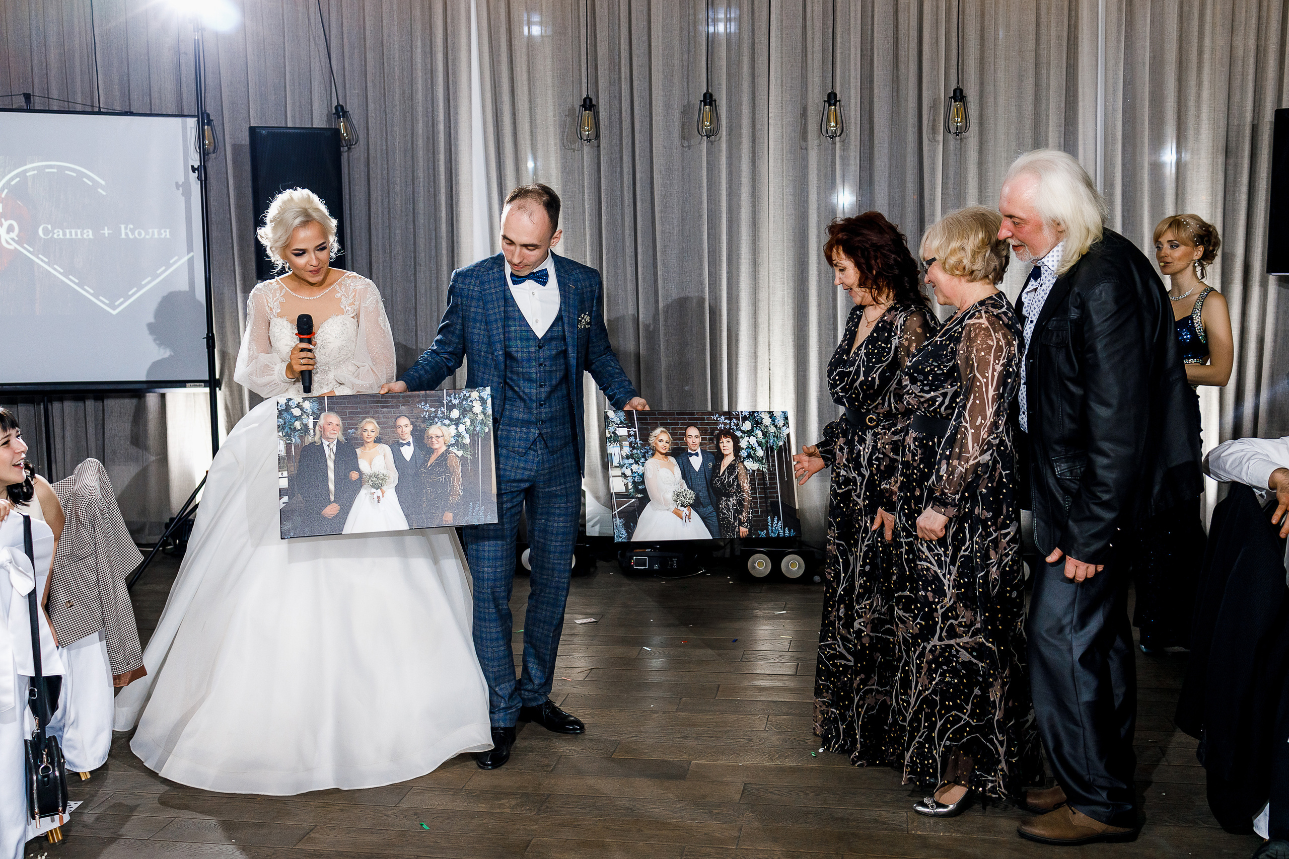 Трепетное утро невесты в гостиничном номере. Олег Сверчков | Свадебный фотограф Вологда