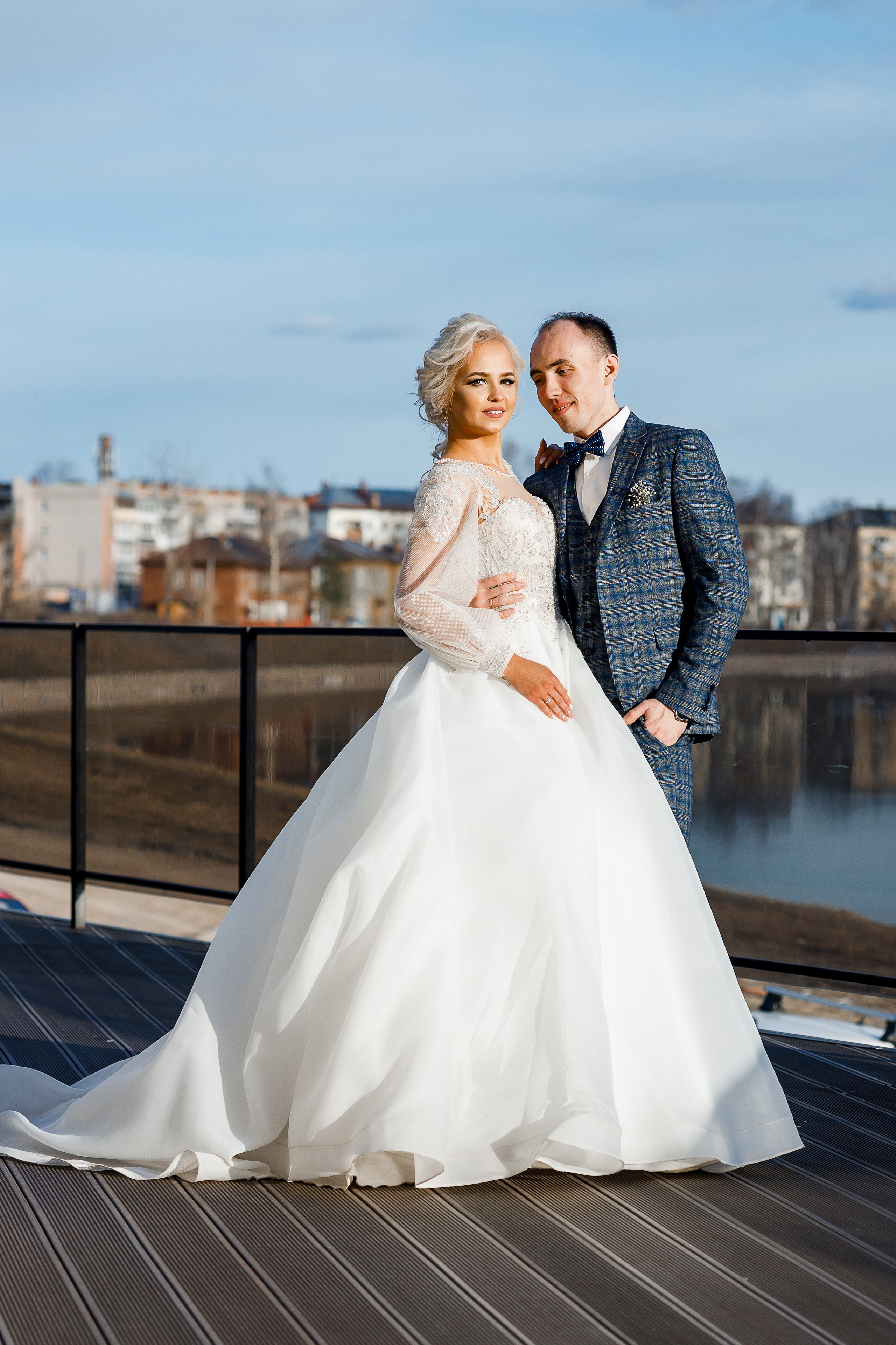 Трепетное утро невесты в гостиничном номере. Олег Сверчков | Свадебный фотограф Вологда