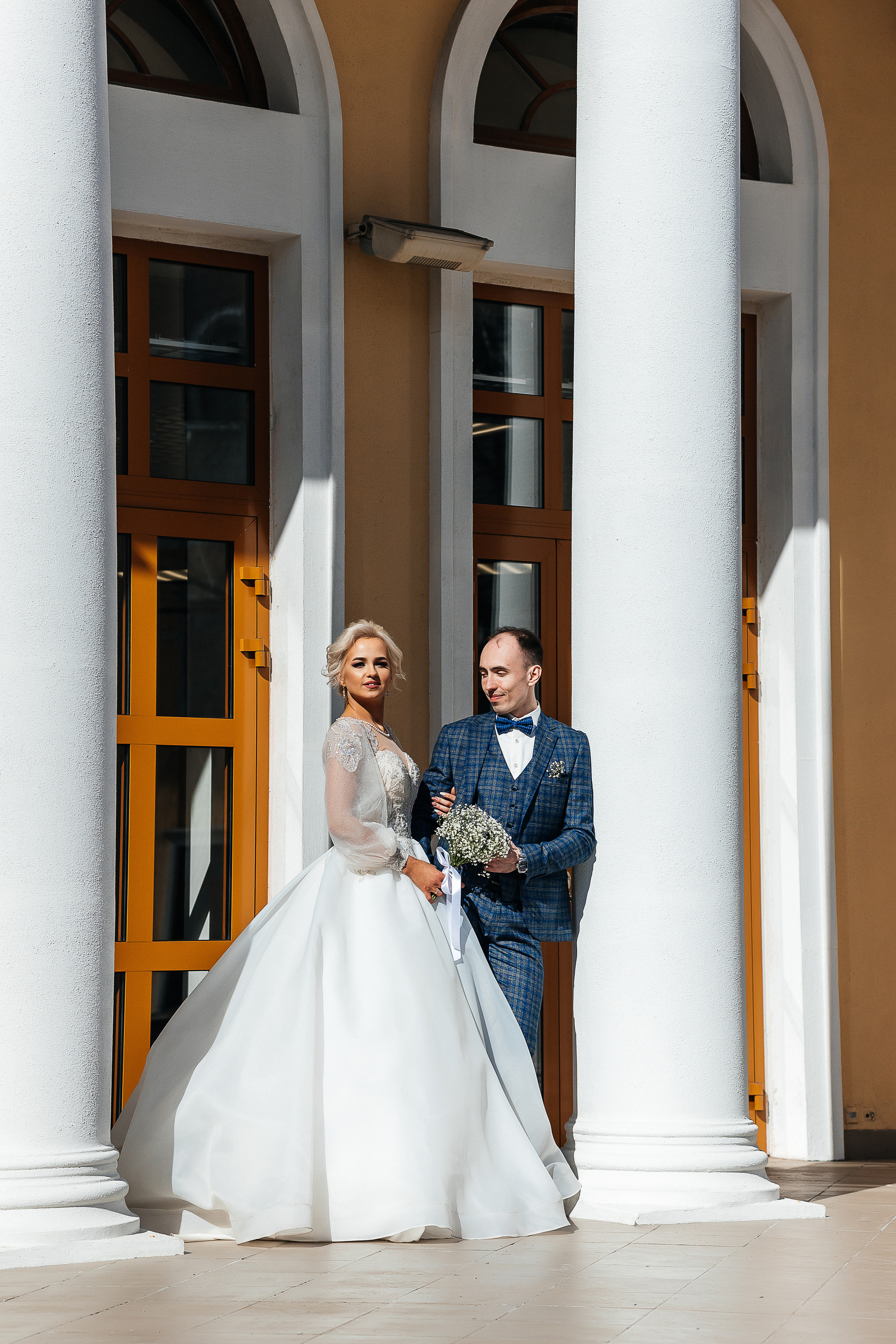 Трепетное утро невесты в гостиничном номере. Олег Сверчков | Свадебный фотограф Вологда