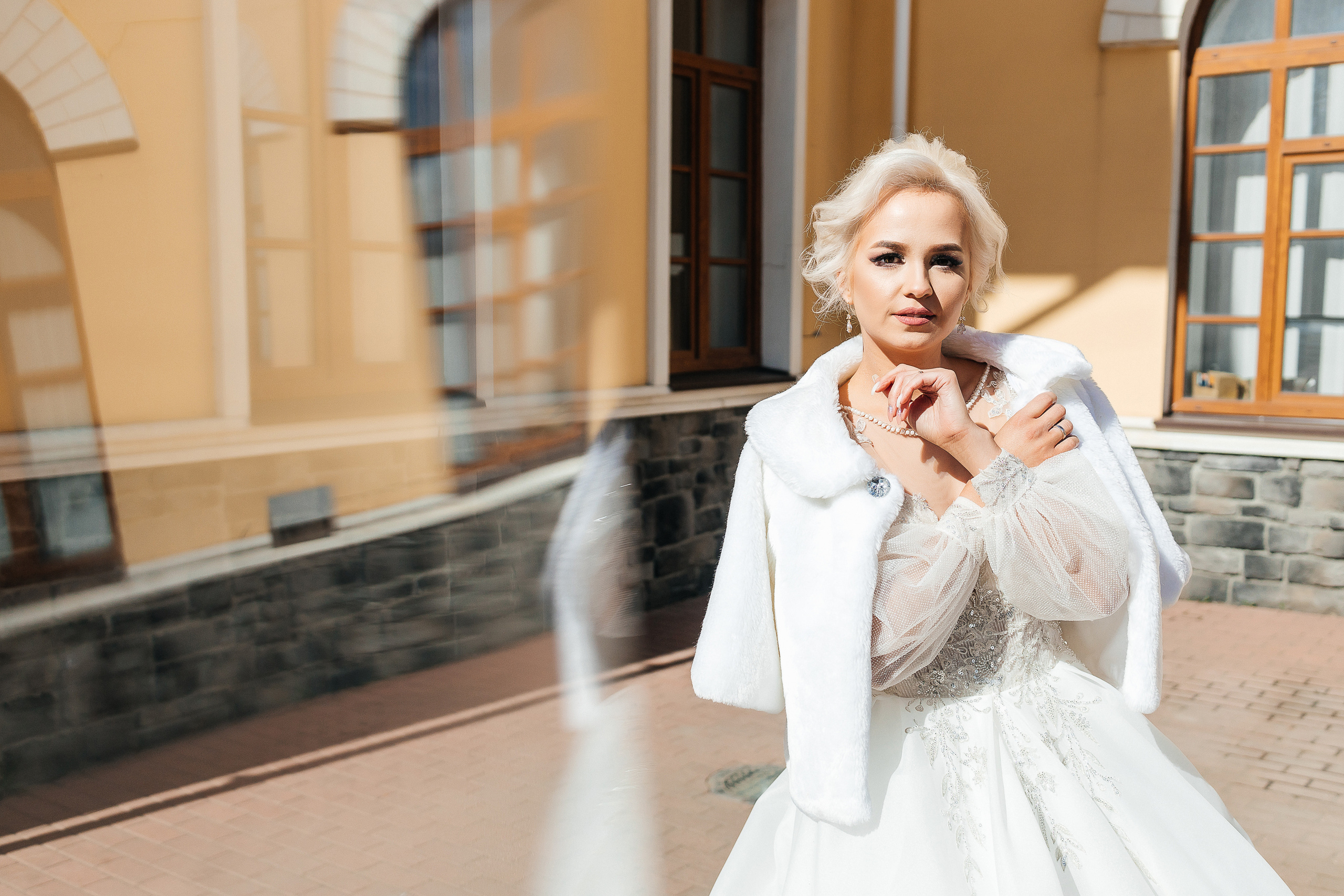 Трепетное утро невесты в гостиничном номере. Олег Сверчков | Свадебный фотограф Вологда