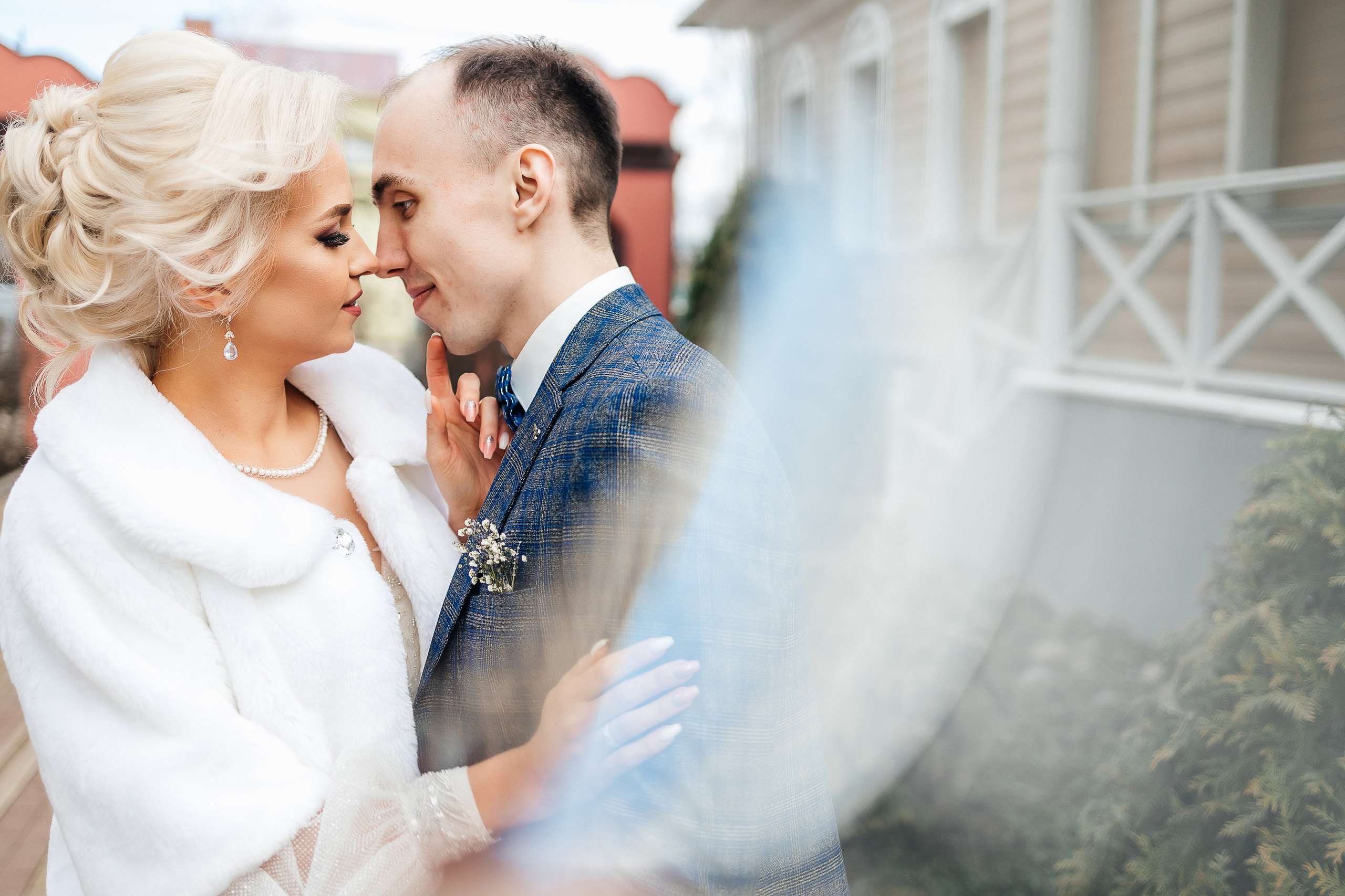 Трепетное утро невесты в гостиничном номере. Олег Сверчков | Свадебный фотограф Вологда