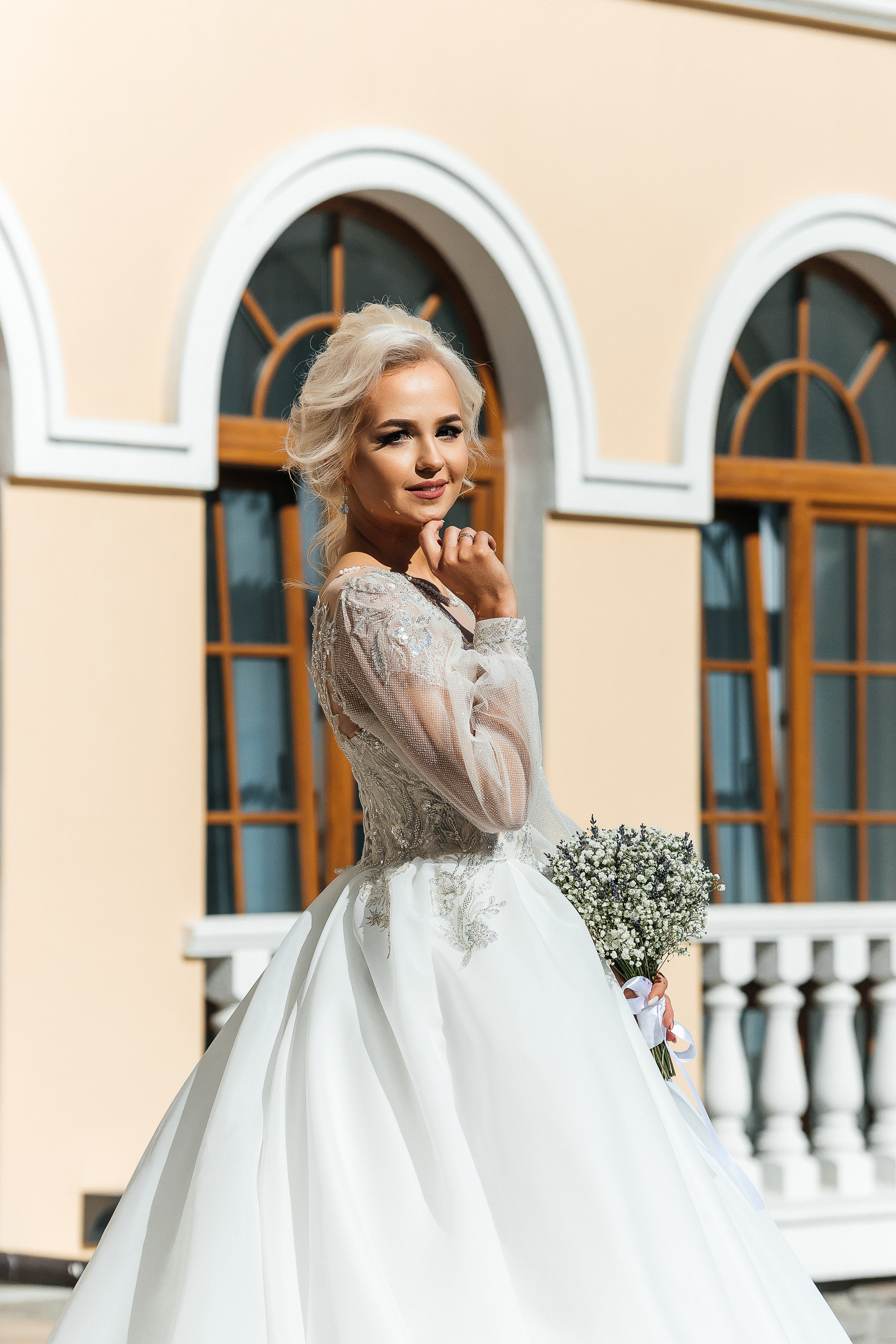 Трепетное утро невесты в гостиничном номере. Олег Сверчков | Свадебный фотограф Вологда