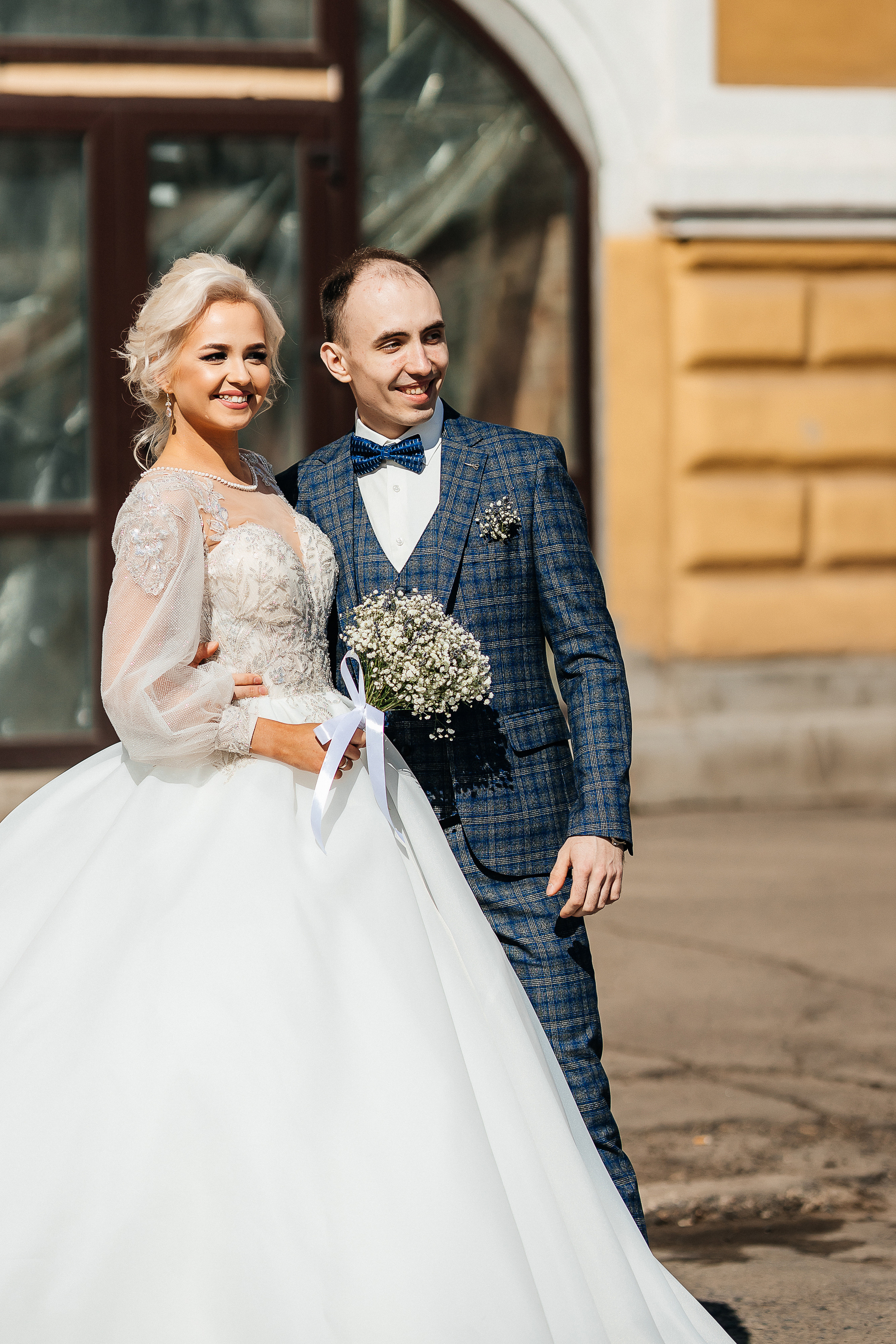 Трепетное утро невесты в гостиничном номере. Олег Сверчков | Свадебный фотограф Вологда