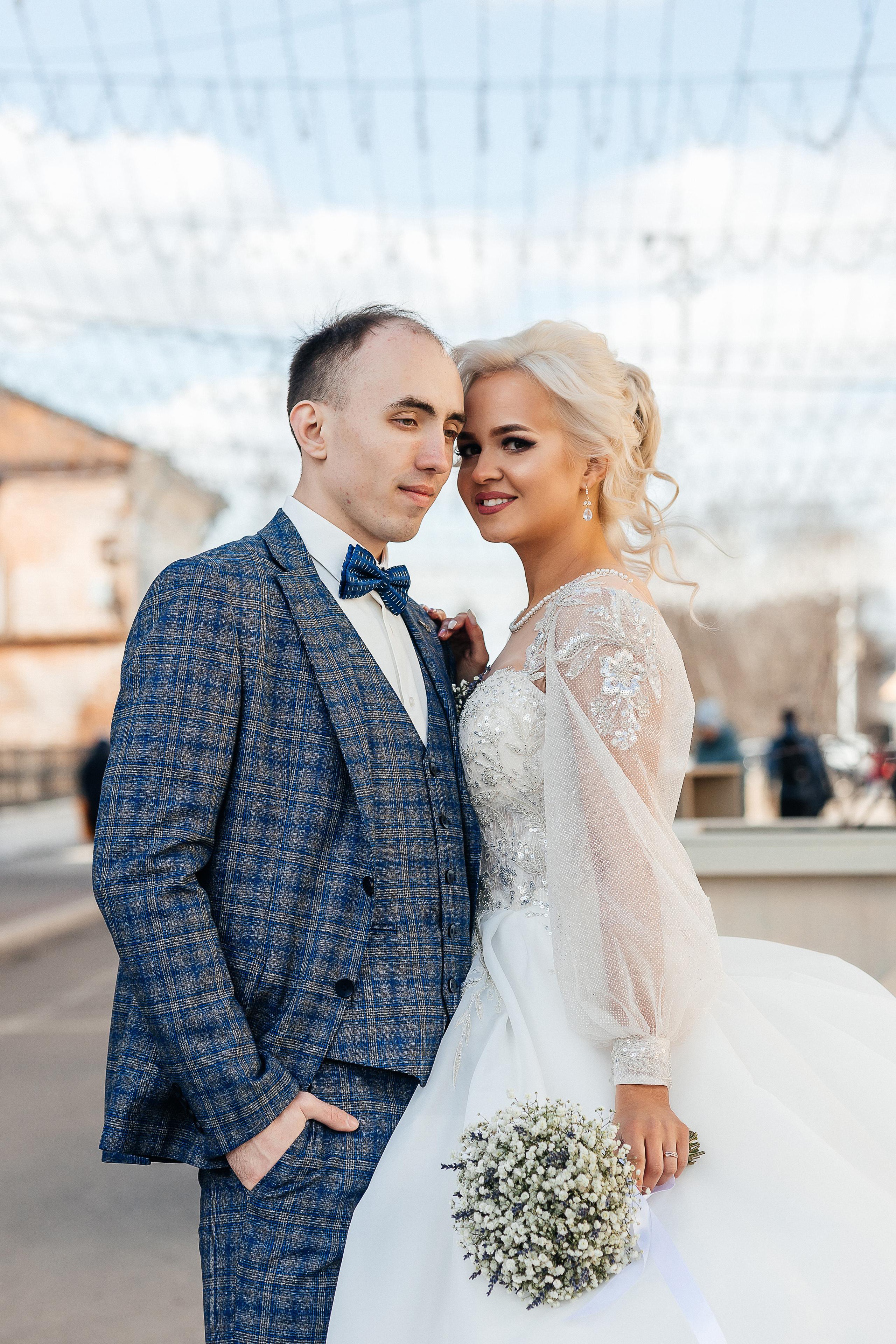 Трепетное утро невесты в гостиничном номере. Олег Сверчков | Свадебный фотограф Вологда