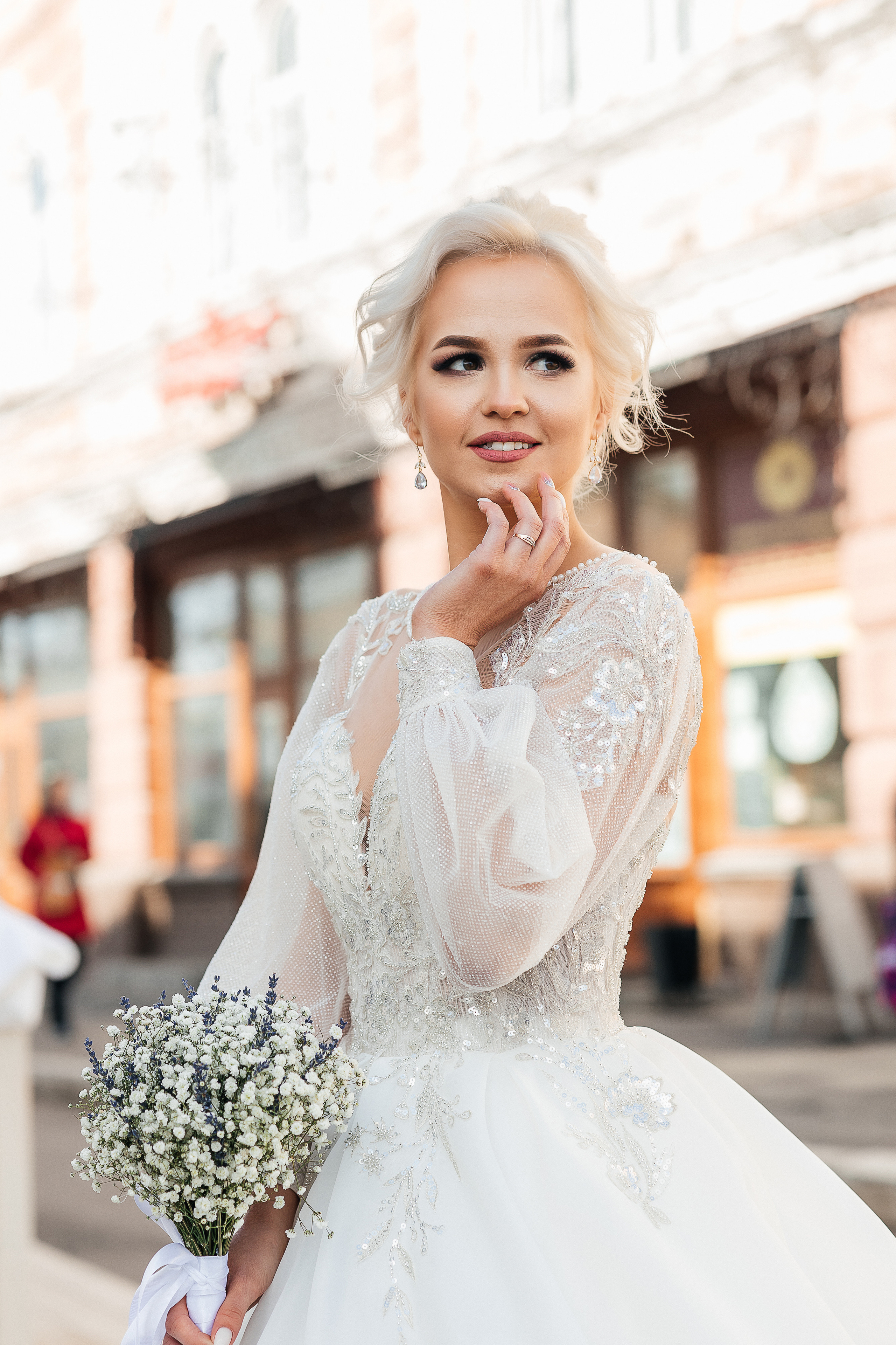 Трепетное утро невесты в гостиничном номере. Олег Сверчков | Свадебный фотограф Вологда