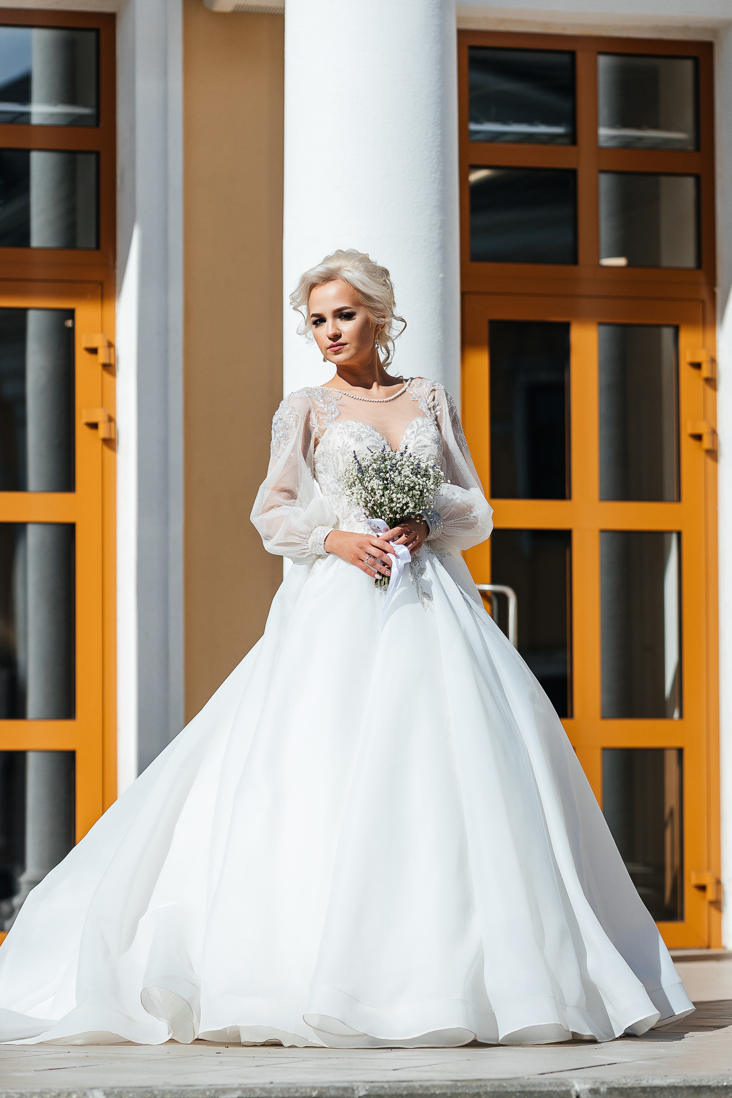 Трепетное утро невесты в гостиничном номере. Олег Сверчков | Свадебный фотограф Вологда