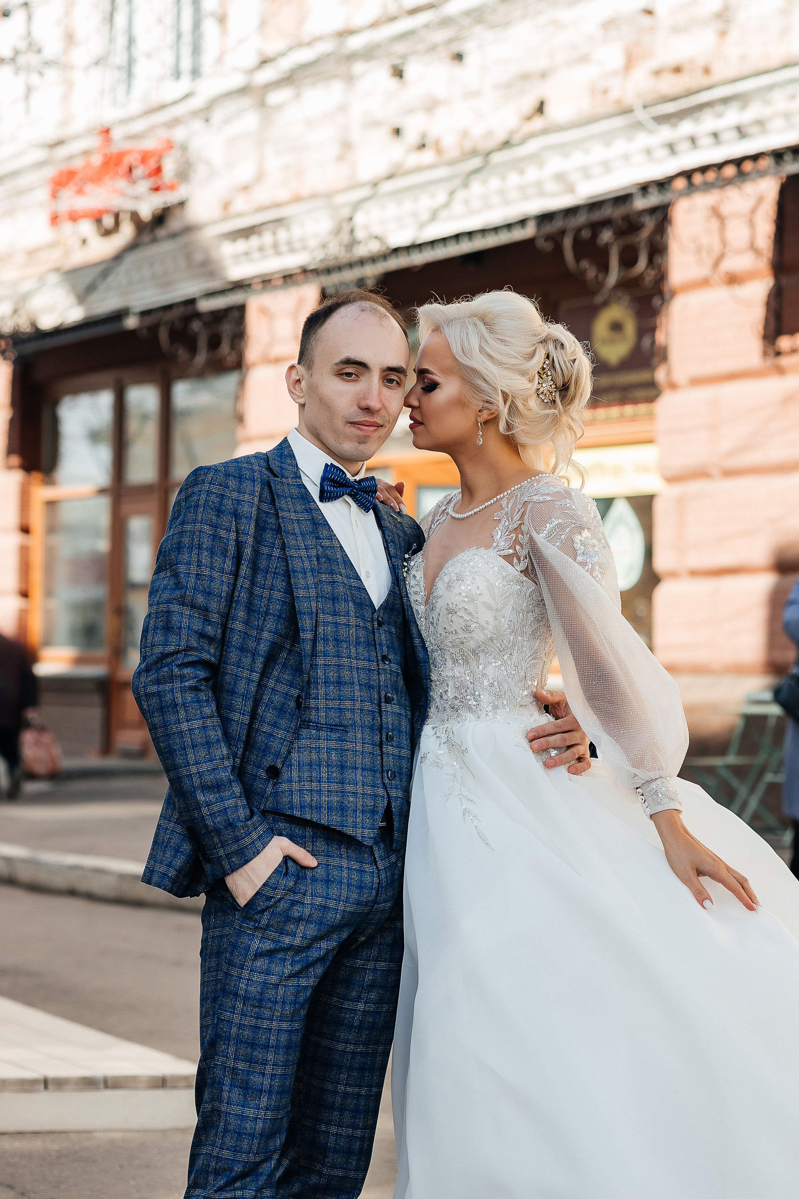 Трепетное утро невесты в гостиничном номере. Олег Сверчков | Свадебный фотограф Вологда