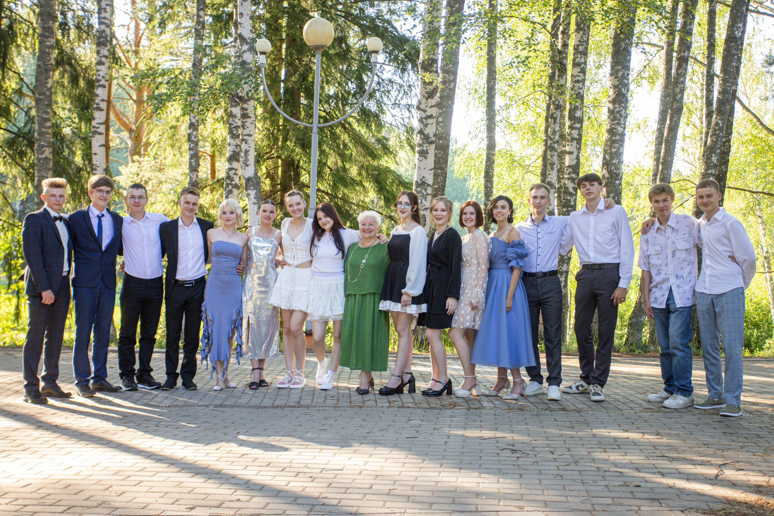 Фотосессия на выпускной. Школа № 12, 11 класс, 2024 г. Студия выпускных альбомов Остров