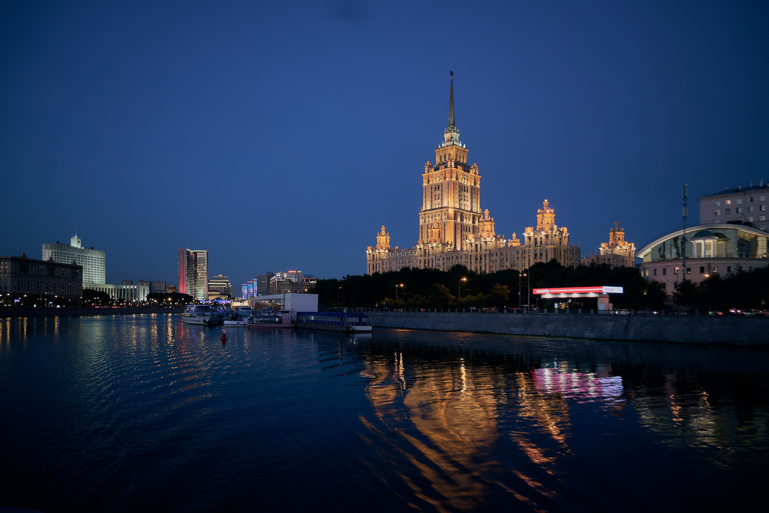 Прогулка на кораблике по Москва-реке. Фотограф Роман Адлер