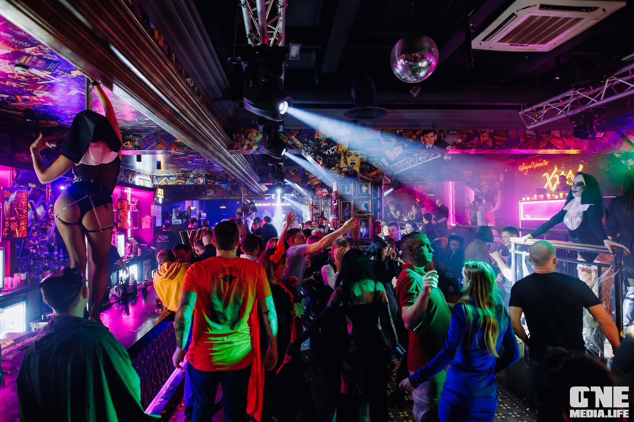 Фоторепортаж из бара XxxX. One Media Life: фоторепортажи, фотоотчеты с мероприятий и заведений