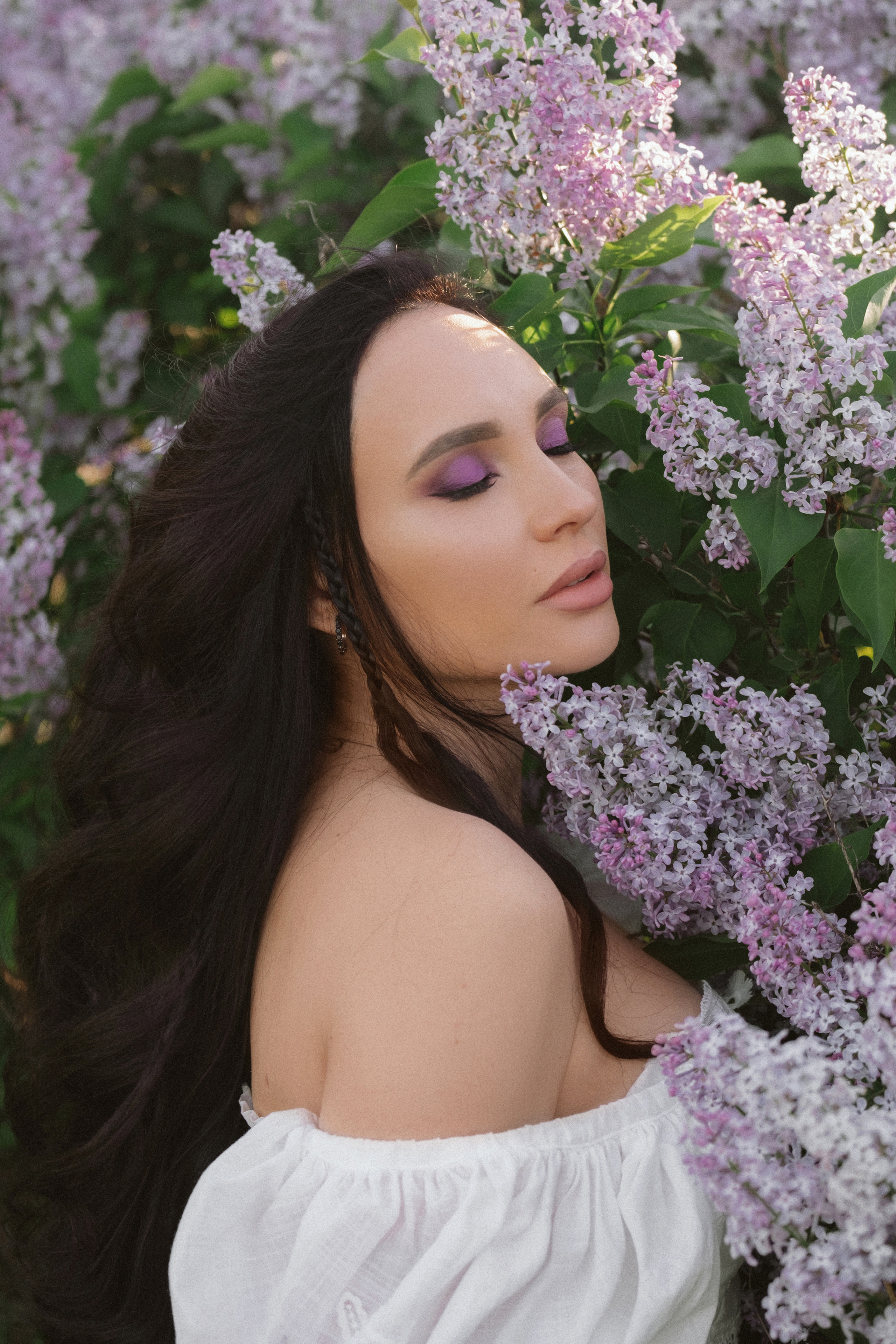 Фотосессия для Виктории в сирени. Антонина Мезинова фотограф Михайловка и Волгоград
