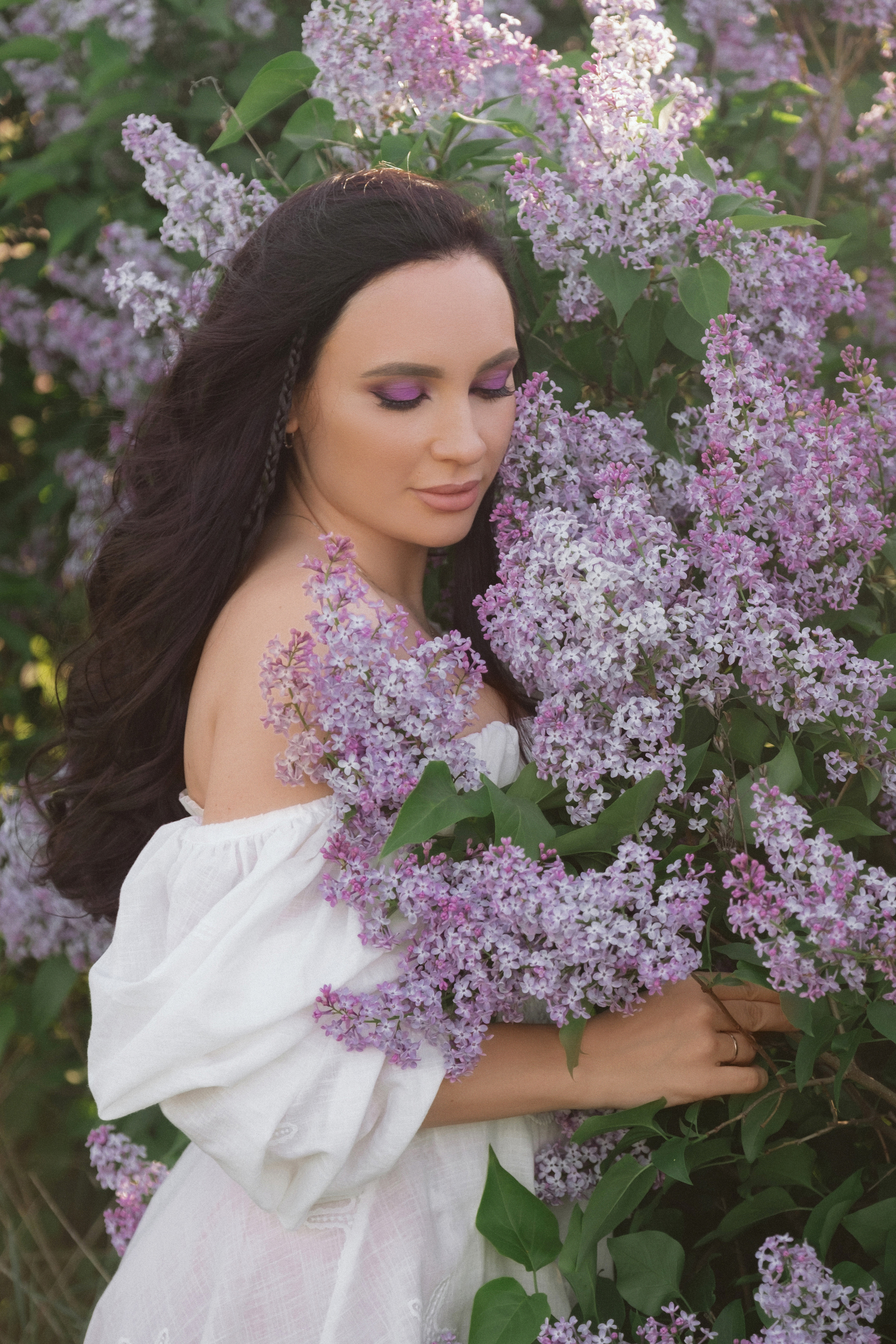 Фотосессия для Виктории в сирени. Антонина Мезинова фотограф Михайловка и Волгоград