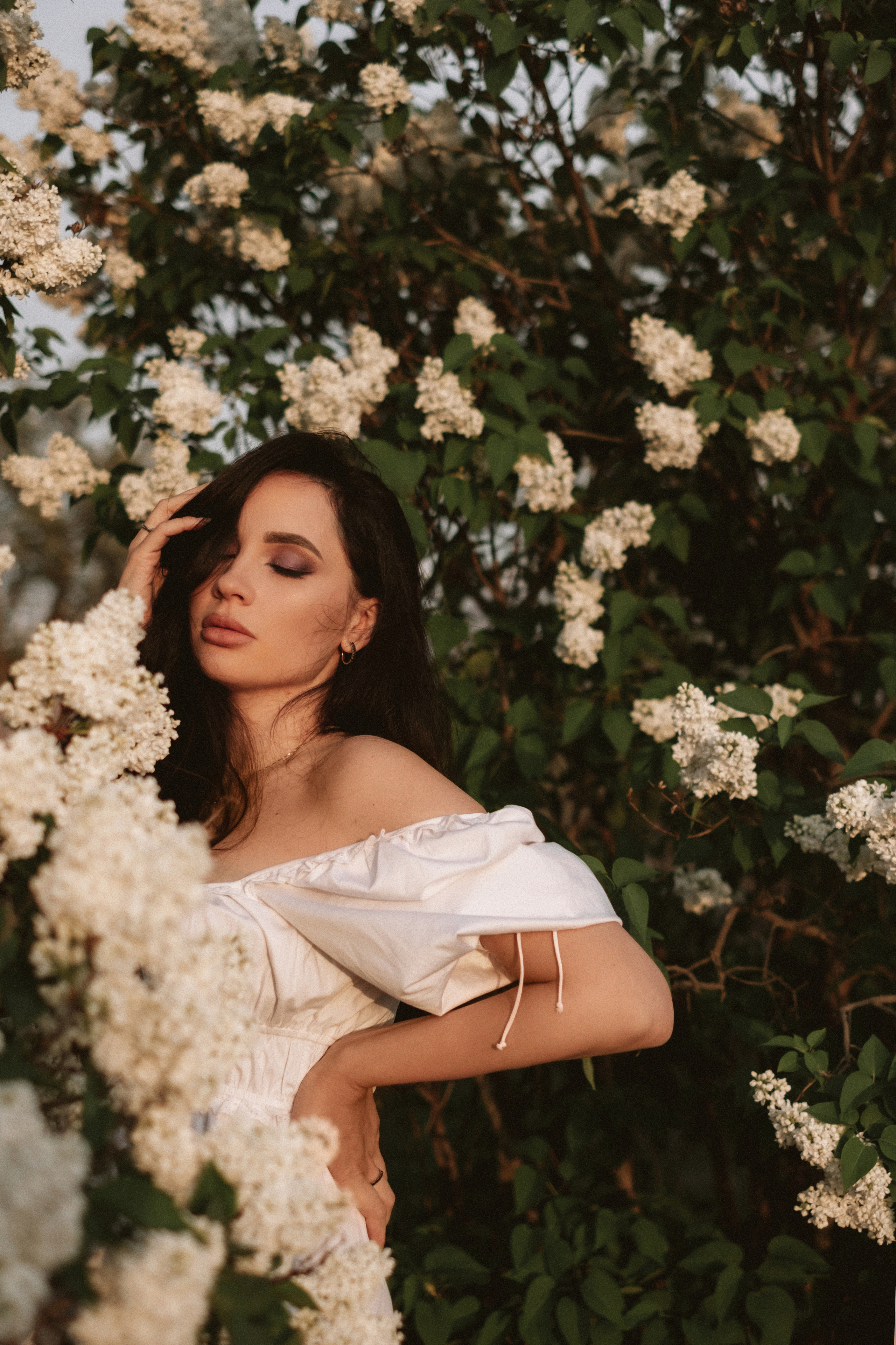 Фотосессия для Виктории в сирени. Антонина Мезинова фотограф Михайловка и Волгоград