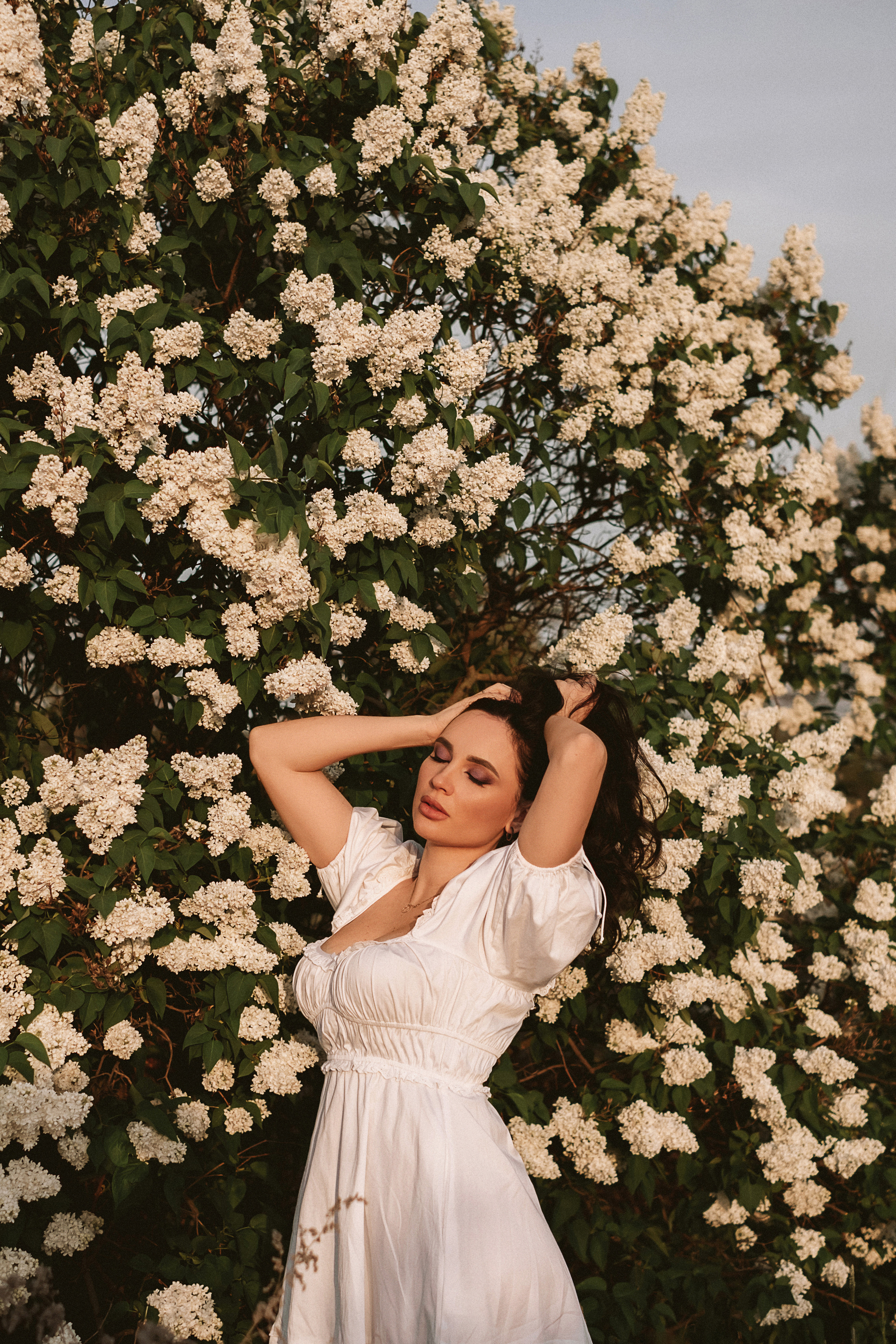 Фотосессия для Виктории в сирени. Антонина Мезинова фотограф Михайловка и Волгоград