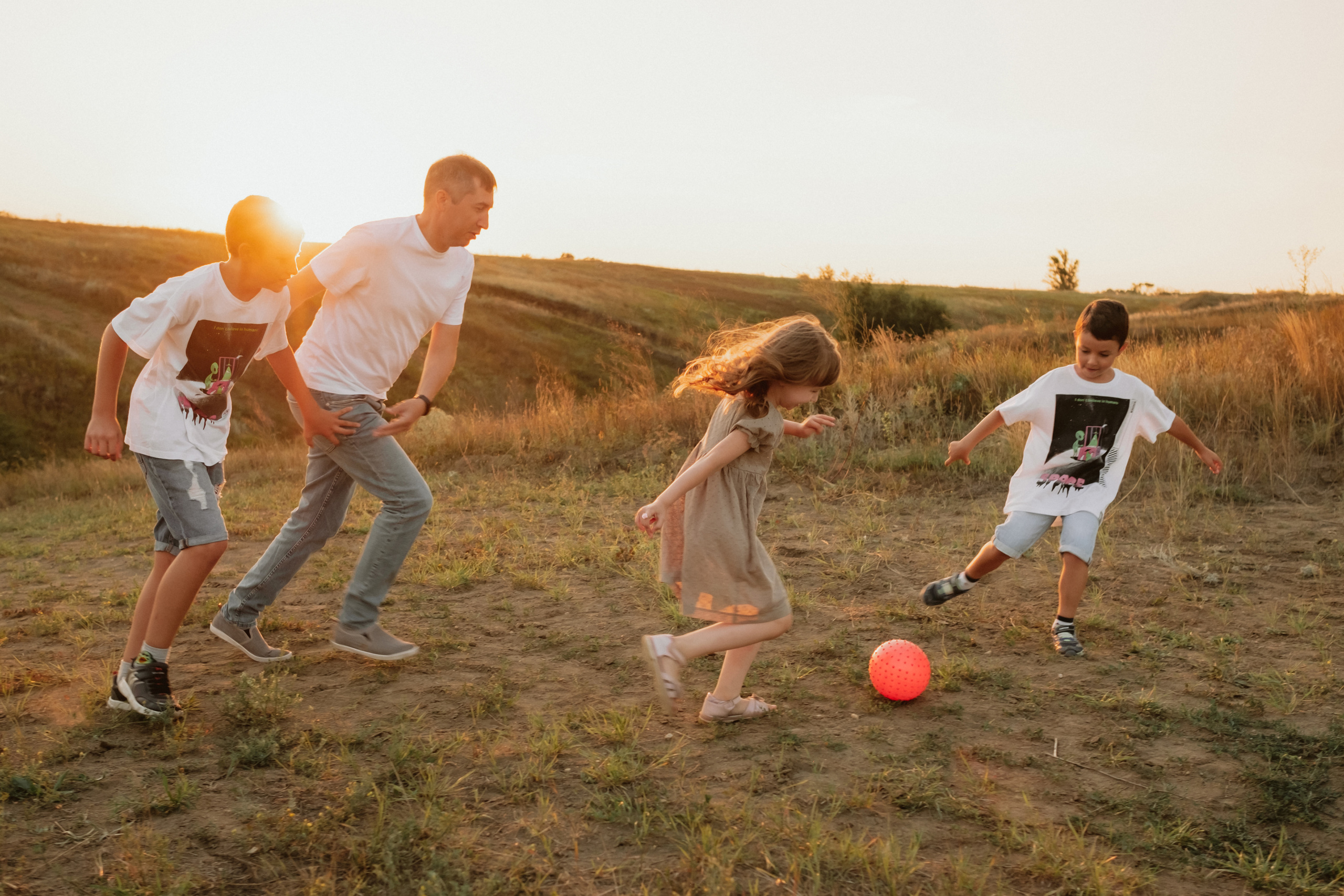Семейная фотосесиия в поле. Антонина Мезинова фотограф Михайловка и Волгоград