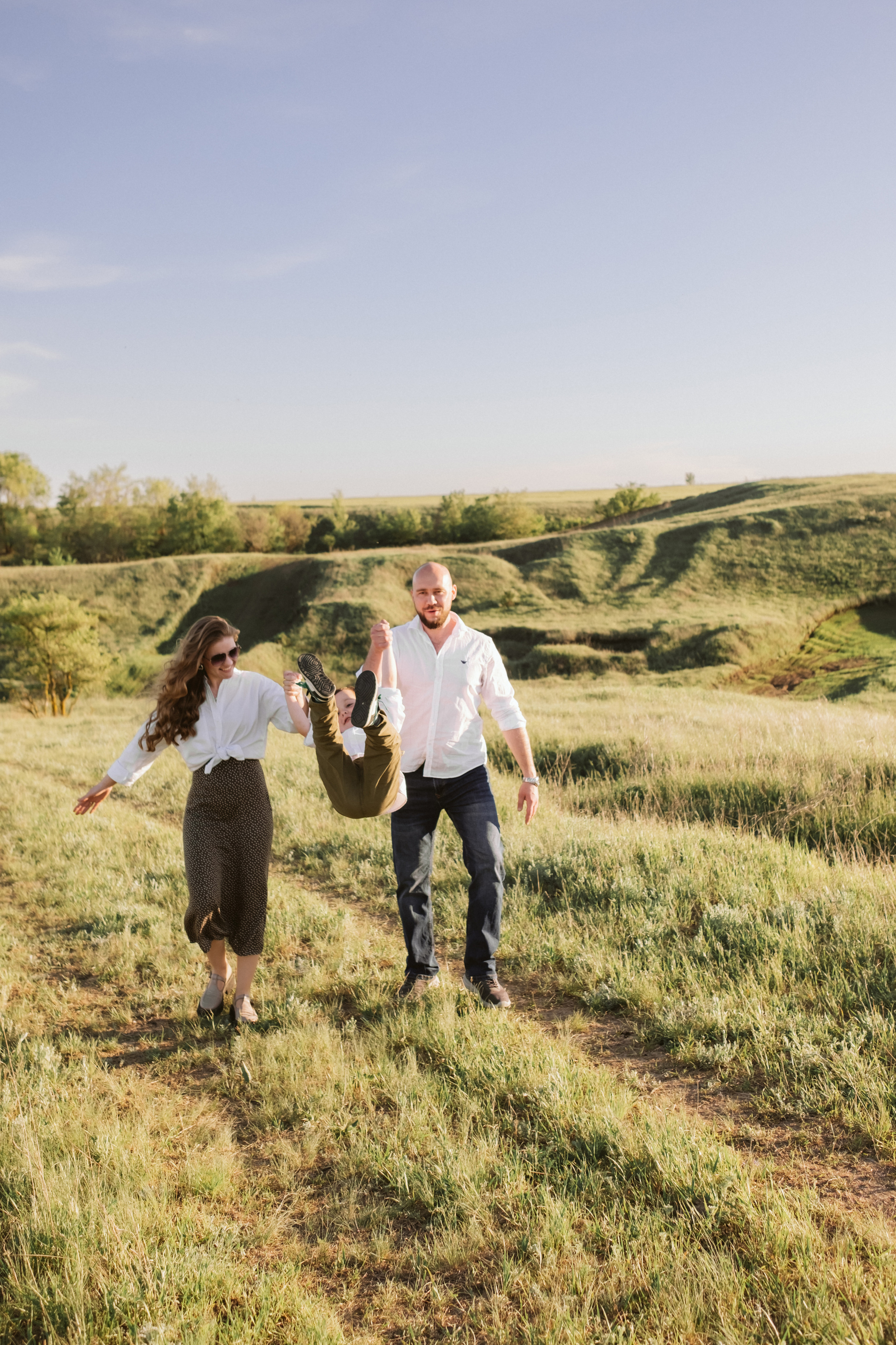Семейная фотосессия в поле. Антонина Мезинова фотограф Михайловка и Волгоград