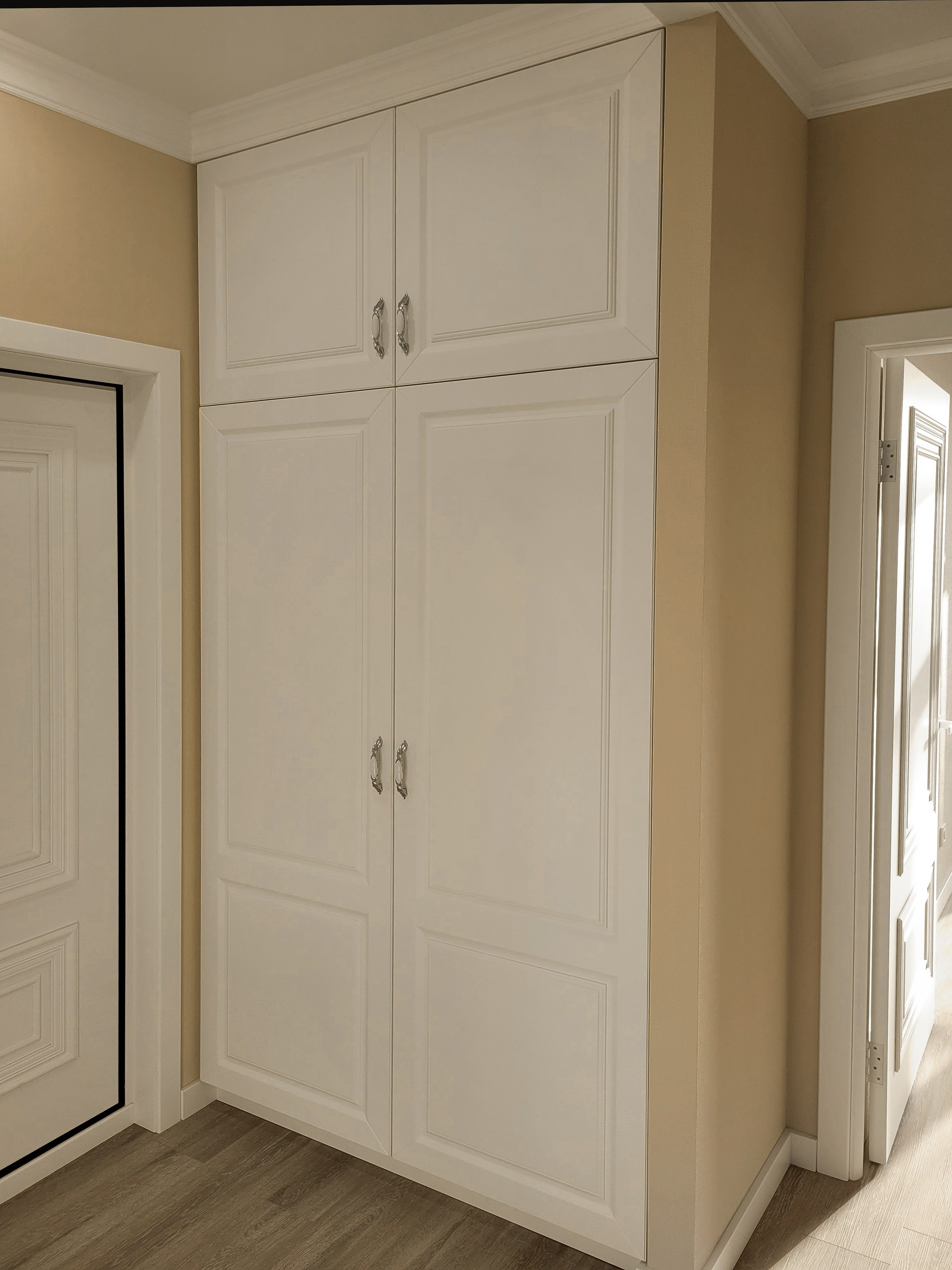 Шкафы, гардеробные и прихожие на заказ в Евпатории. Мебель на заказ в Евпатории