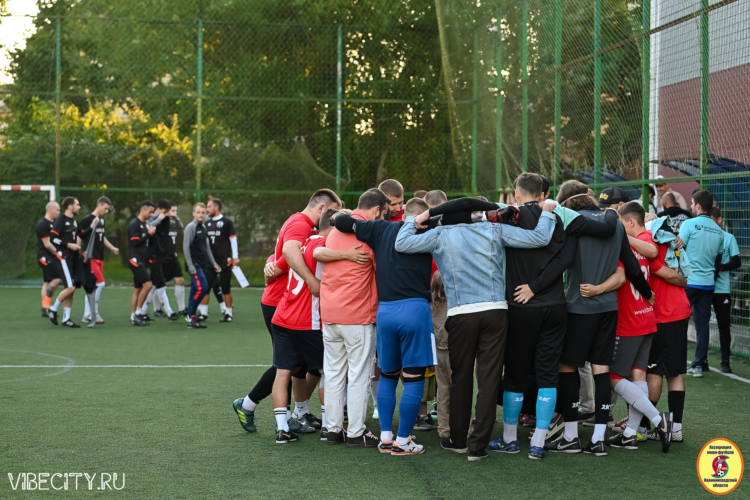 ИГРЫ МИНИ-ФУТБОЛЬНОЙ И КОРПОРАТИВНОЙ ЛИГИ. VIBECITY.RU Вайб Сити Ру Фоторепортажи Фотоотчеты Калининград