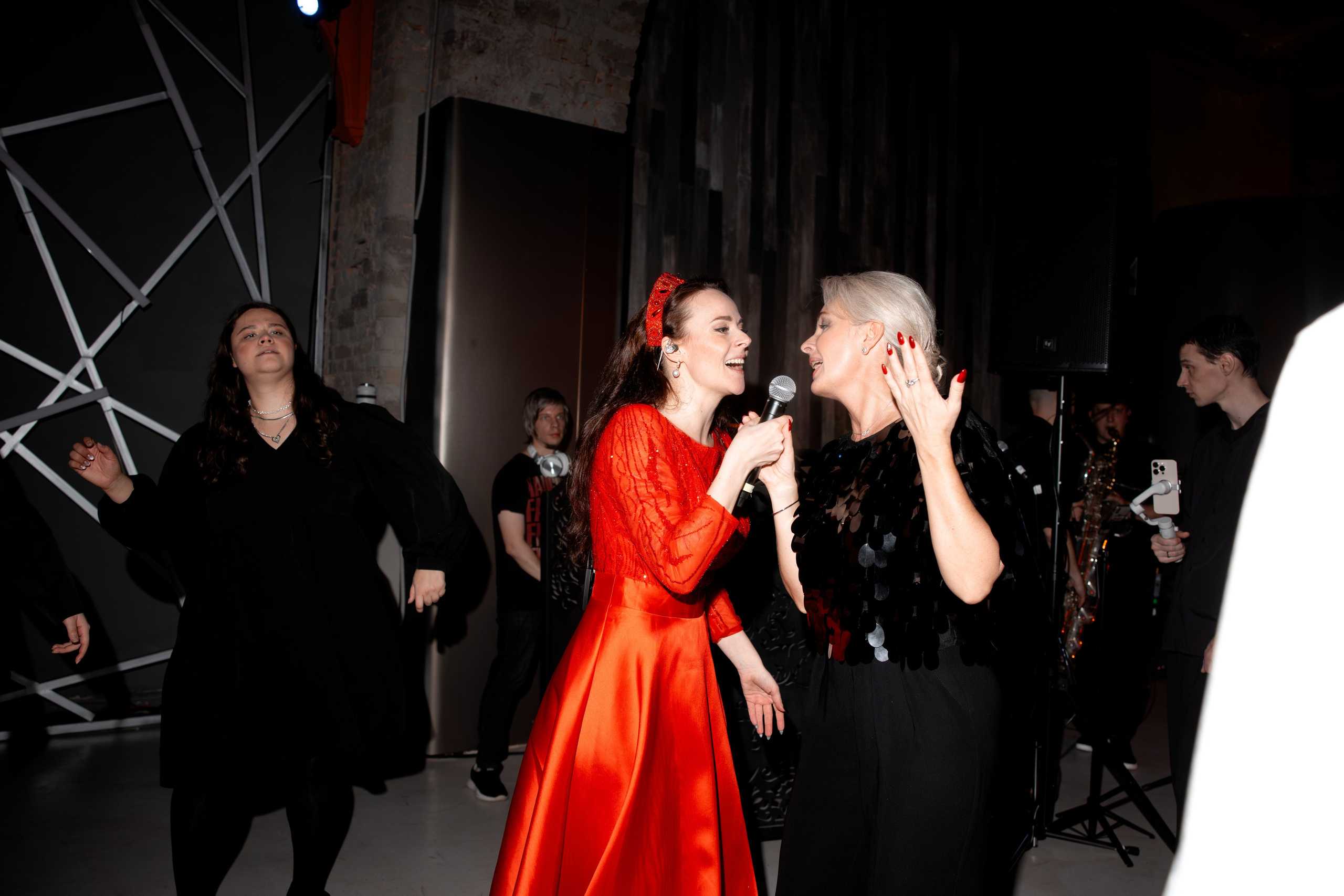 СУРОВЦЕВА project. Эстрадно-народный кавер-бэнд