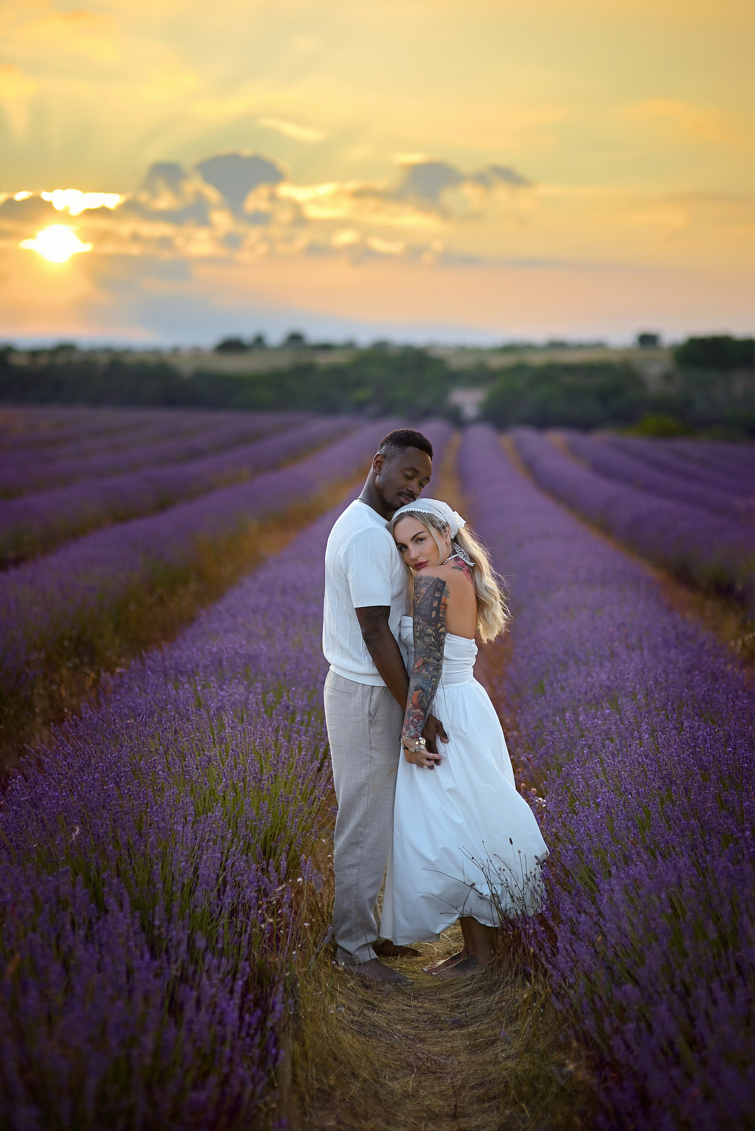 Séances photo dans les champs de lavande 2026. Photographer in Provence Julia Lipiainen
