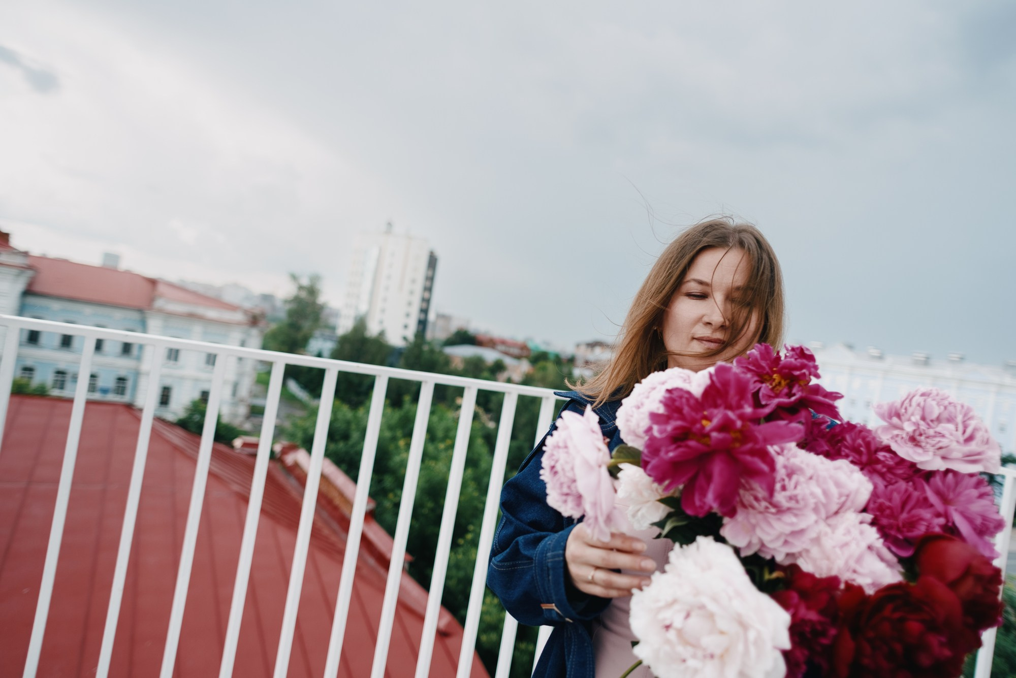 Фотограф Тюмень — Уличная фотосессия на крыше | Дарья Мустафина