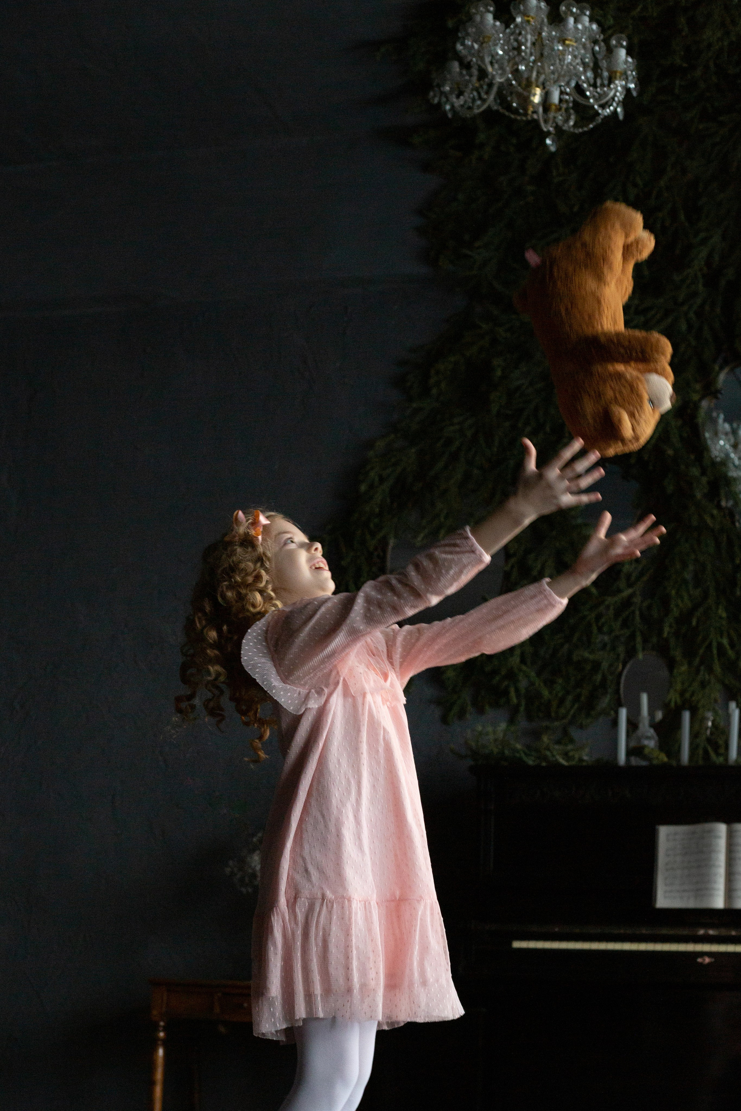 Ксюша в новогоднем зале. Фотограф в Новосибирске Краснова Евгения