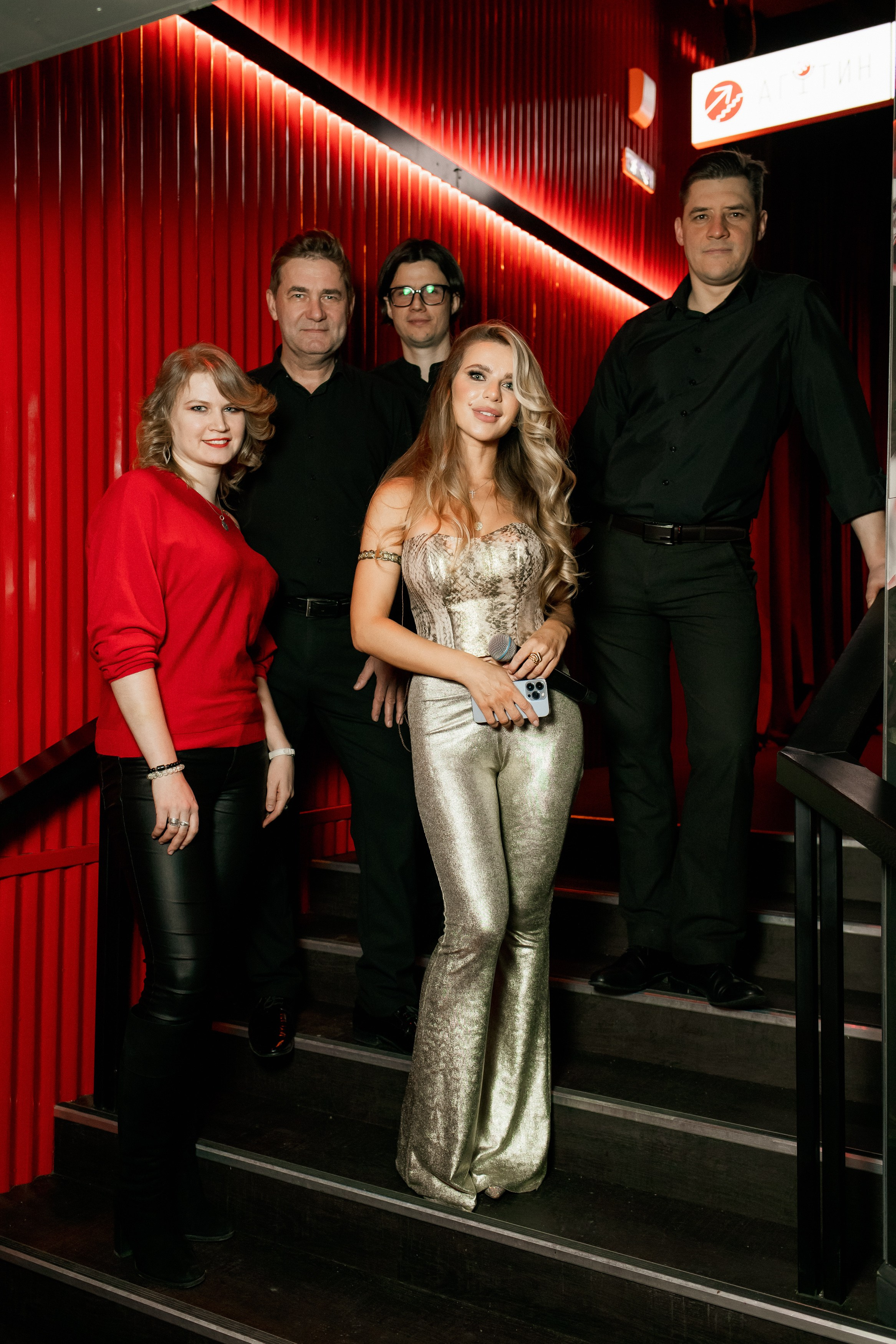 YANA URBAN: сольный концерт в «Анжелика Wineroom». СВОИ. ФОТООТЧЕТЫ-СОБЫТИЯ-МЕСТА