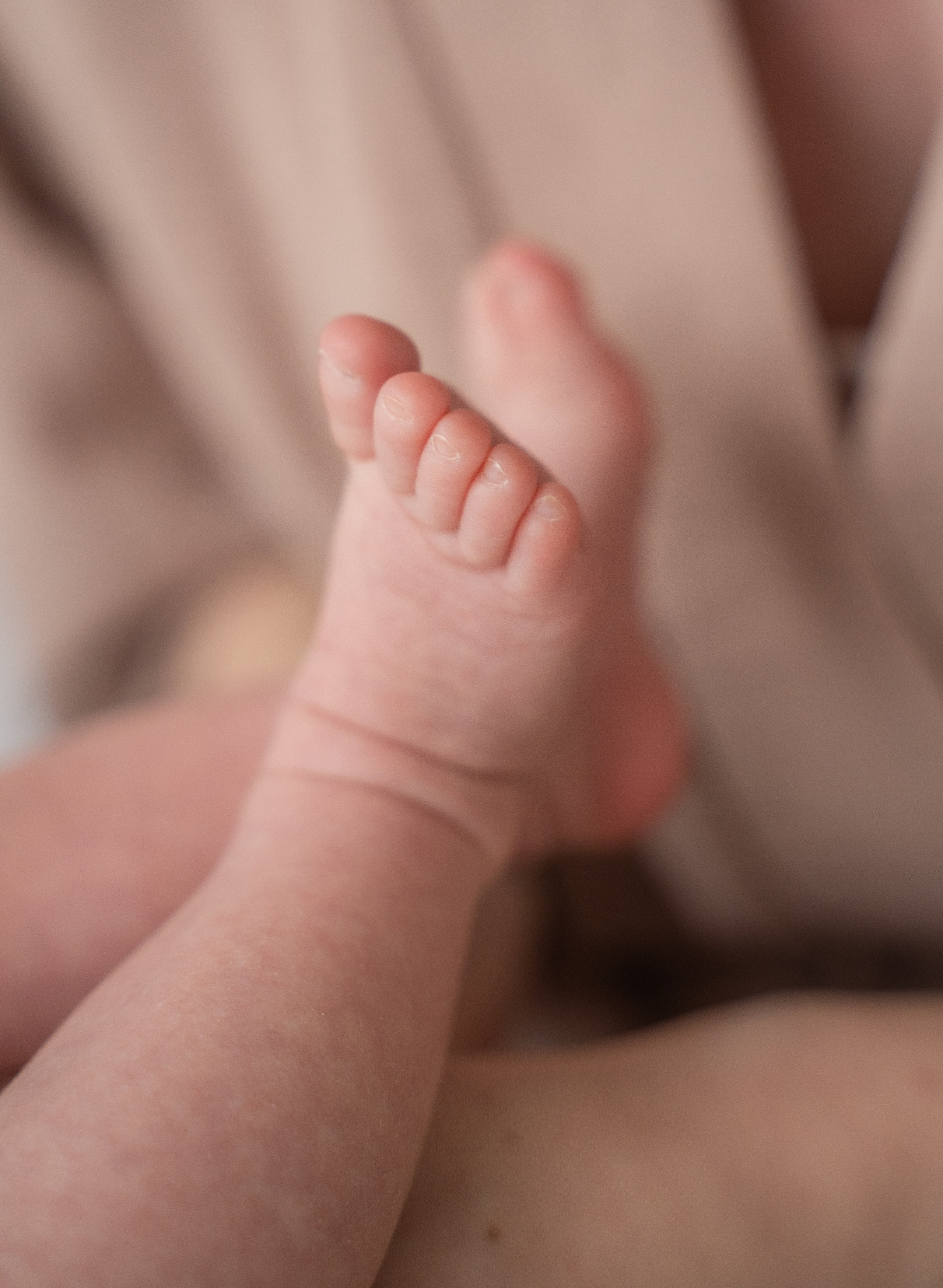 Лайфстайл фотосессия новорожденной в студии