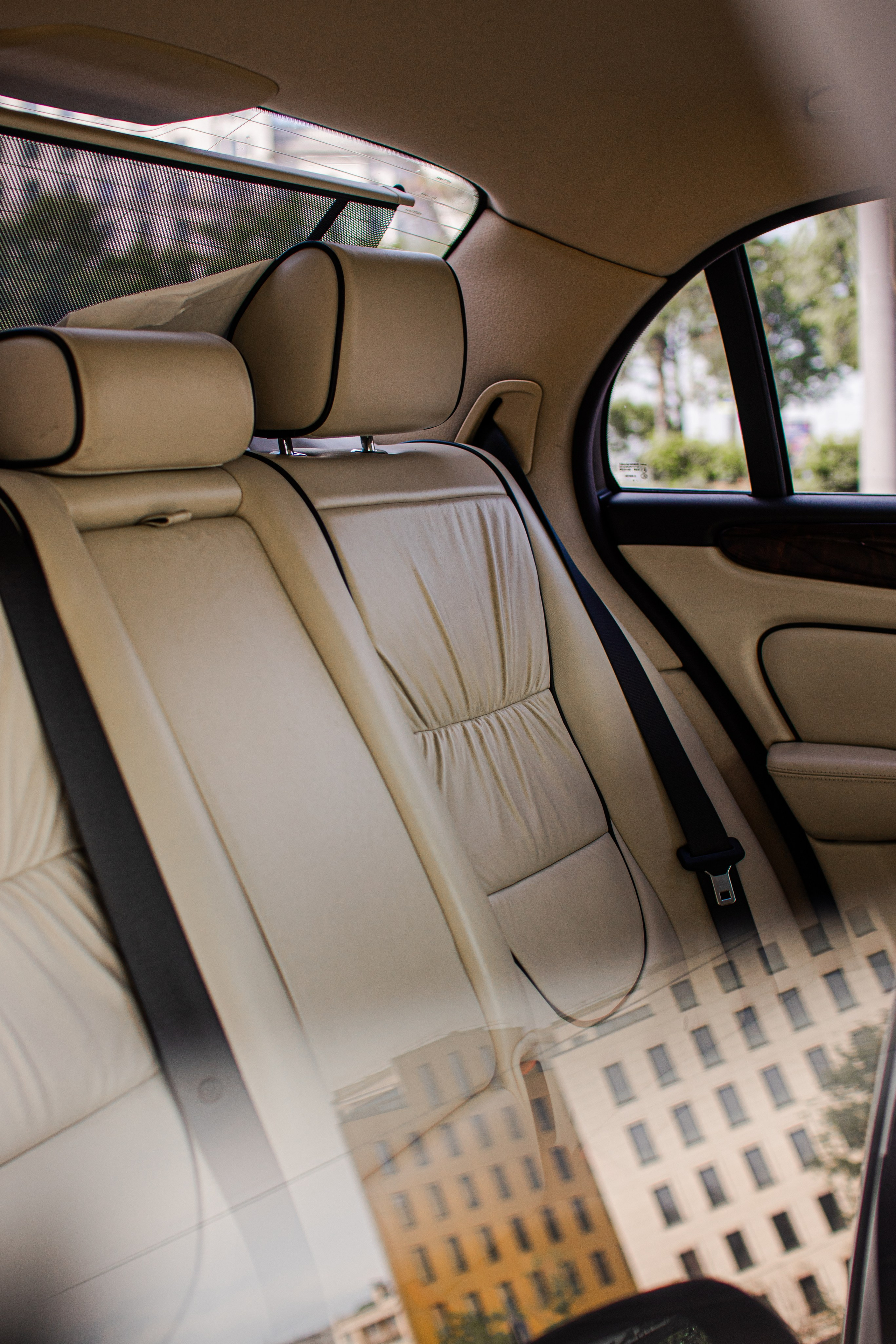 Фотосъемка машины в Москве возле дома с Атлантами. Жуков Илья свадебный фотограф в Москве