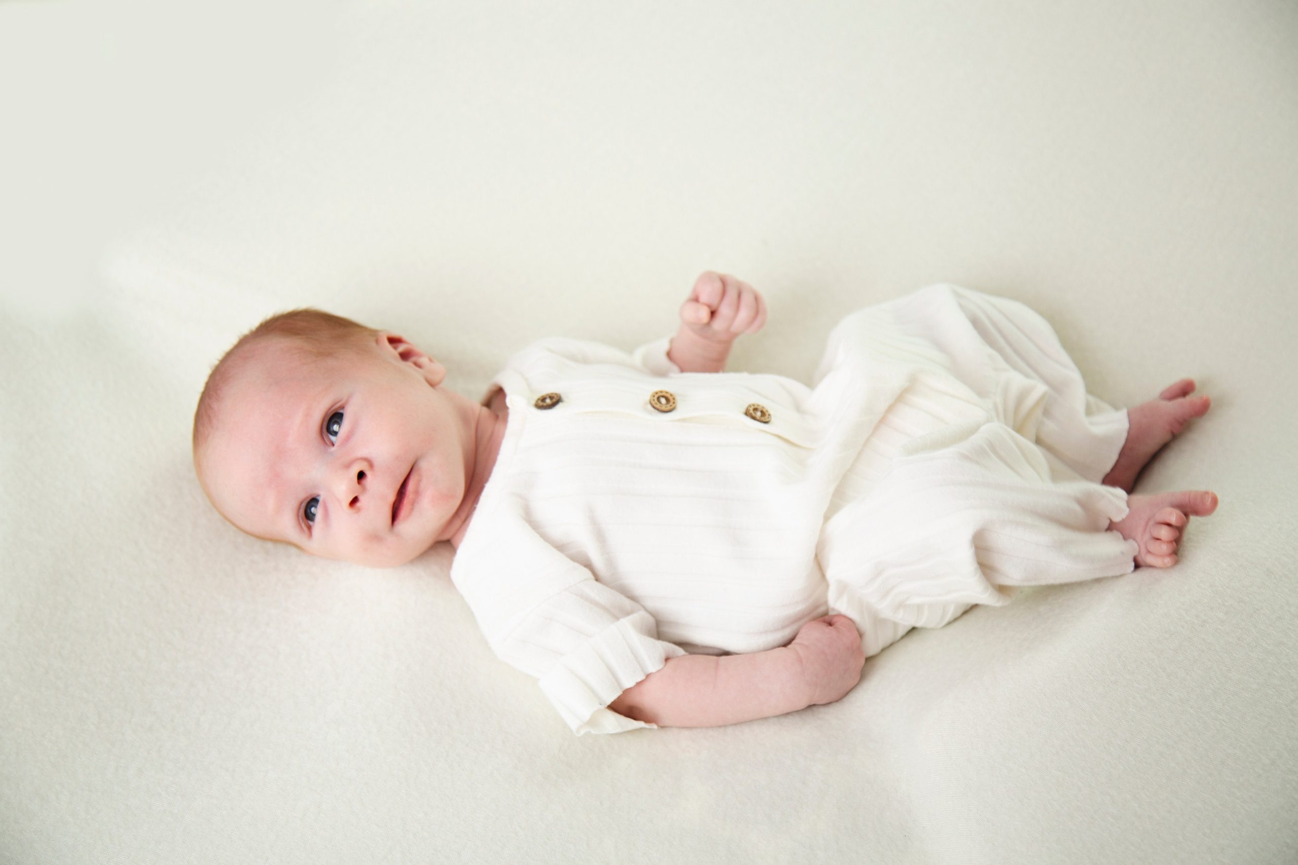 Фотосессия новорожденного мальчика в Москве. Фотосессия в студии в Москве от профессионального фотографа услуги по доступным ценам