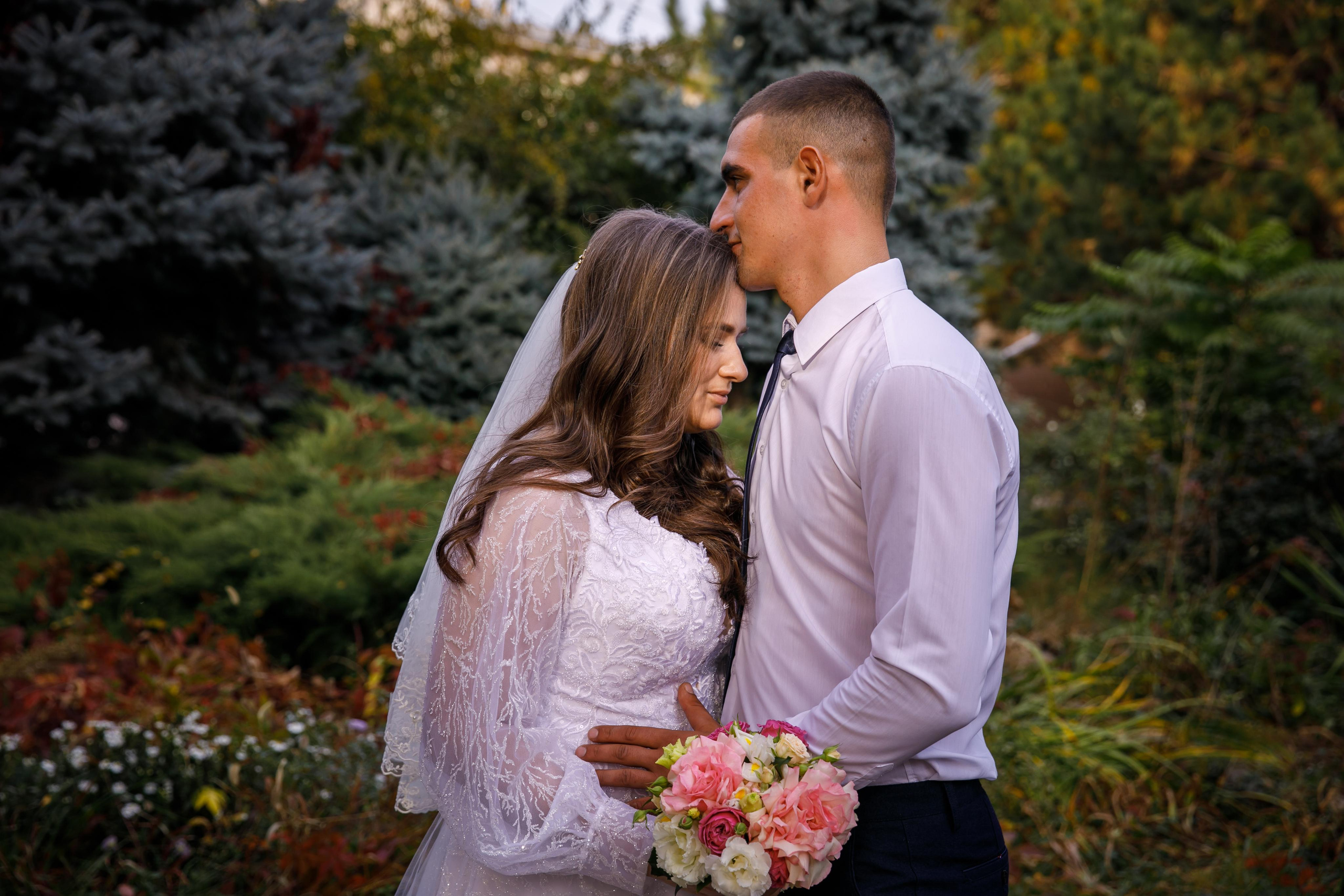 Свадебная прогулка в Батайске. Семейный и детский фотограф в Ростове-на-Дону