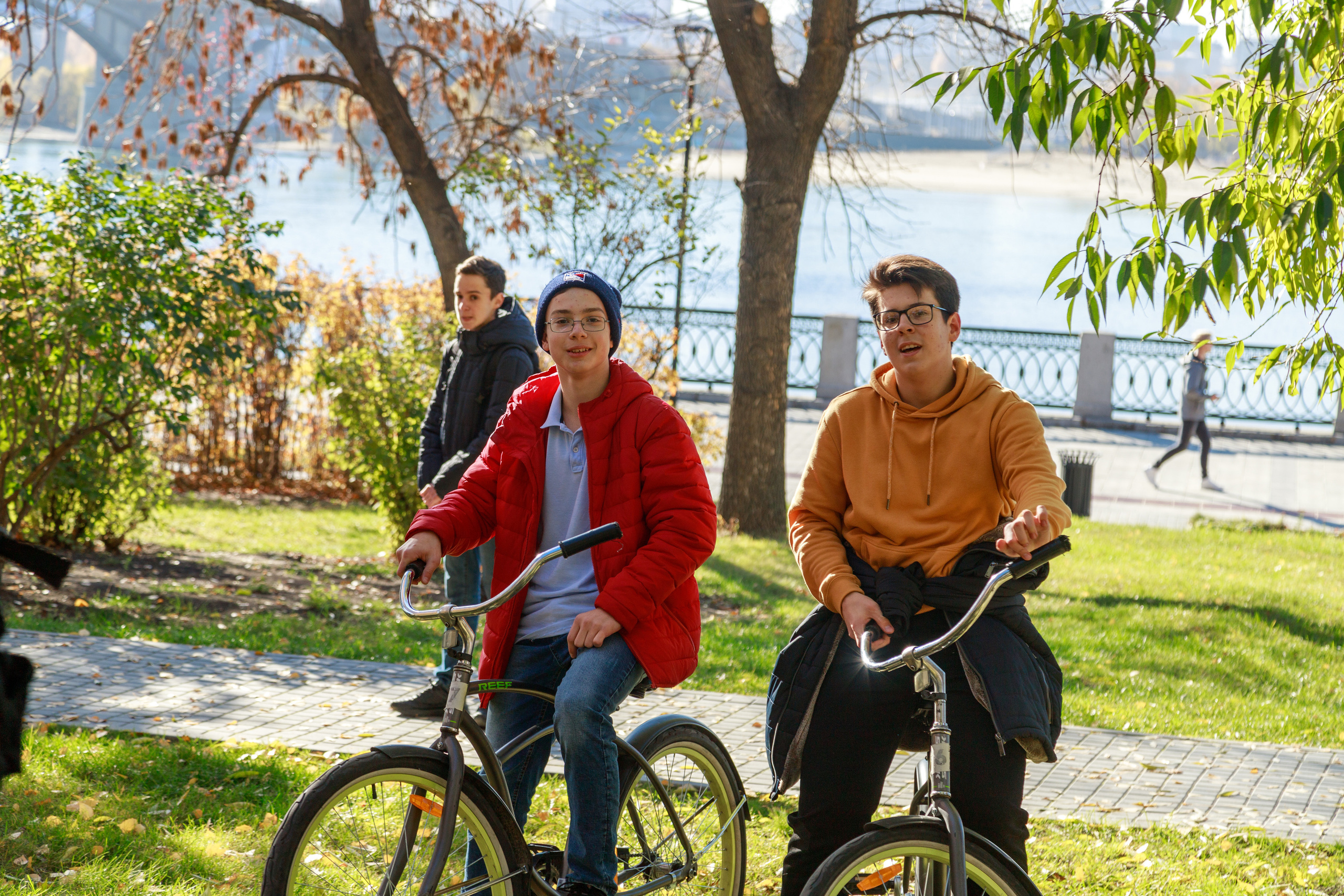 Прогулка с классом. Выпускные альбомы — заказать альбом на выпускной в Новосибирске