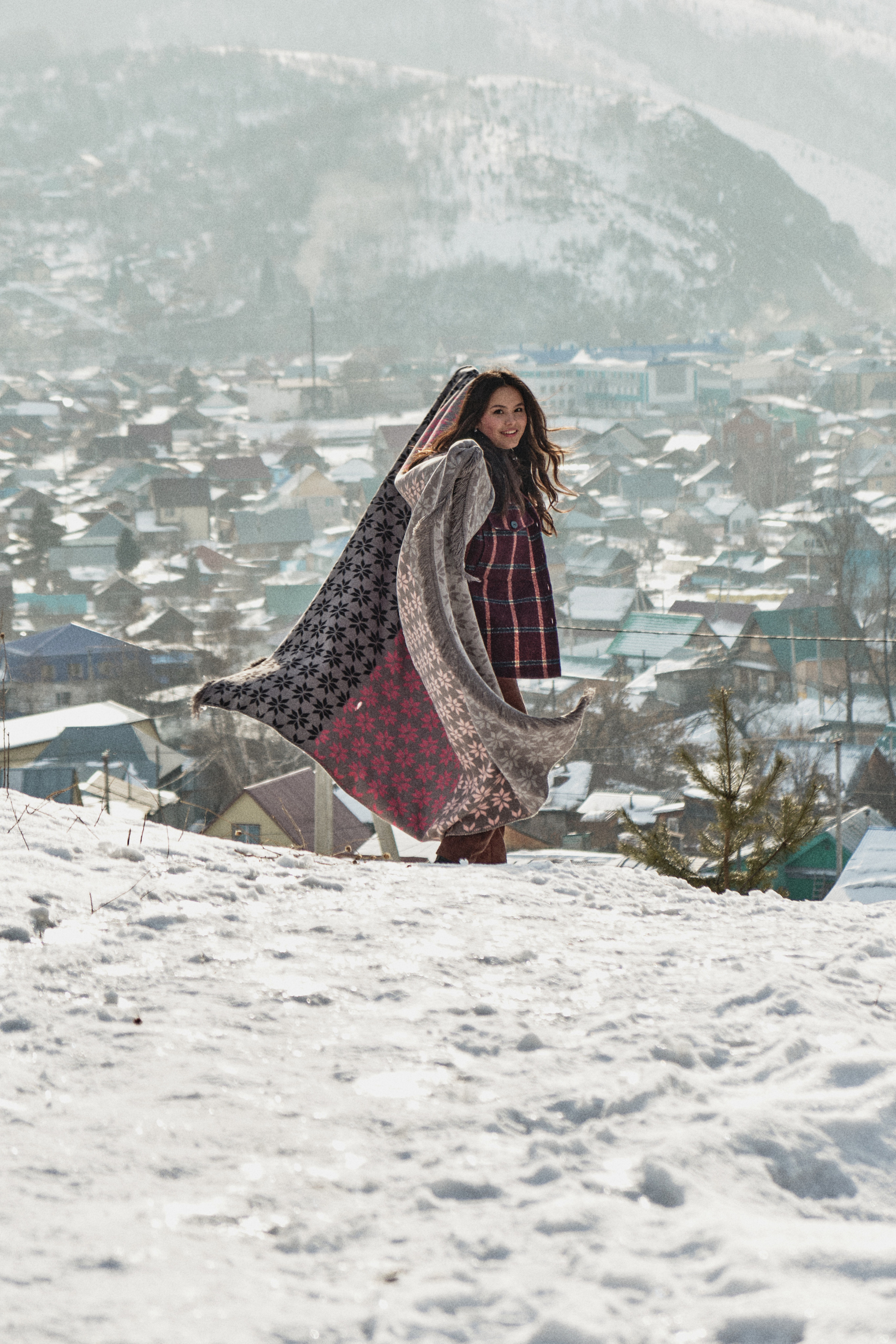 Прогулка с Аминой в лесу. Фотосъемка свадеб и семейных фотосессий в Республике Алтай