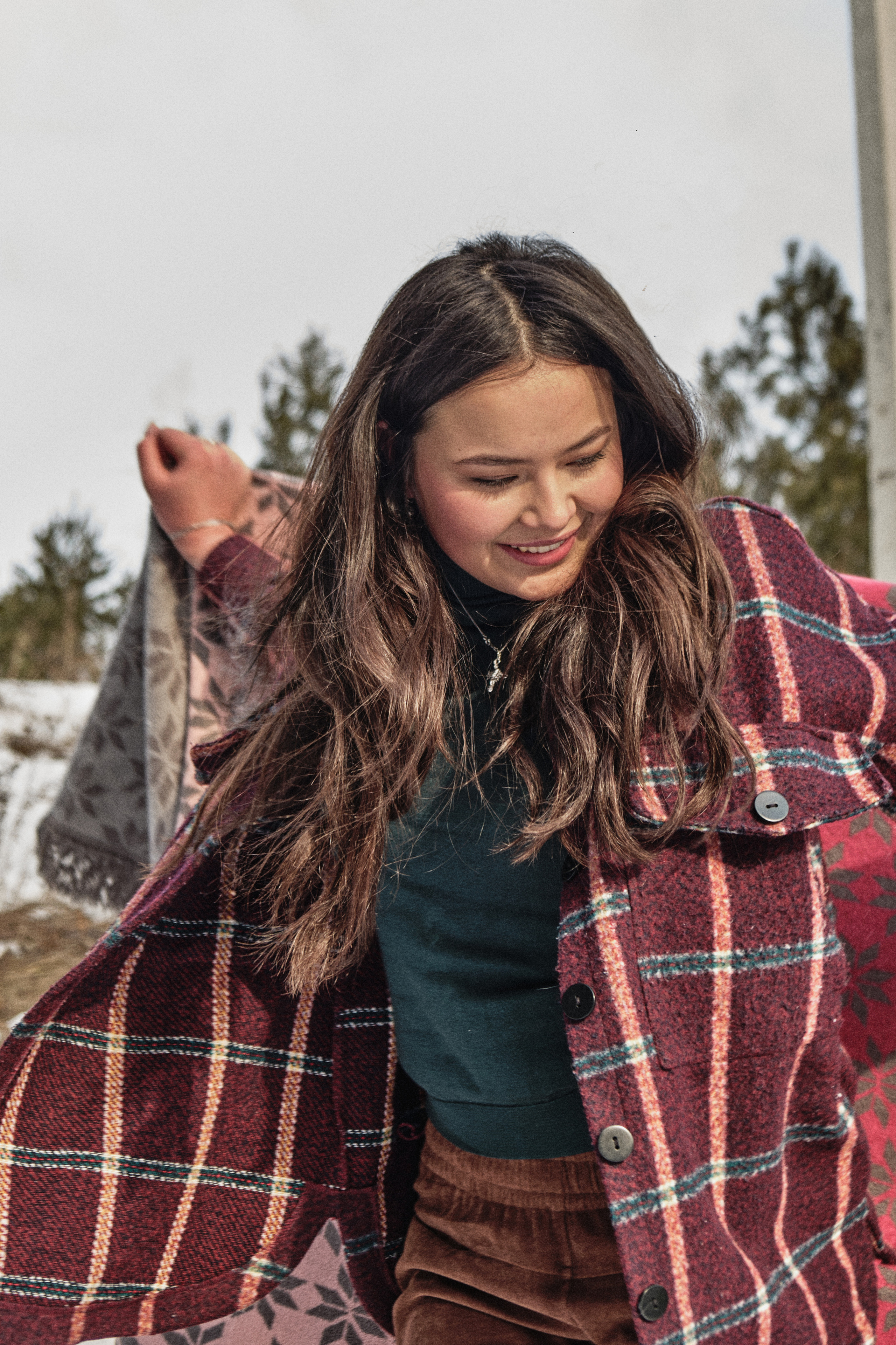 Прогулка с Аминой в лесу. Фотосъемка свадеб и семейных фотосессий в Республике Алтай
