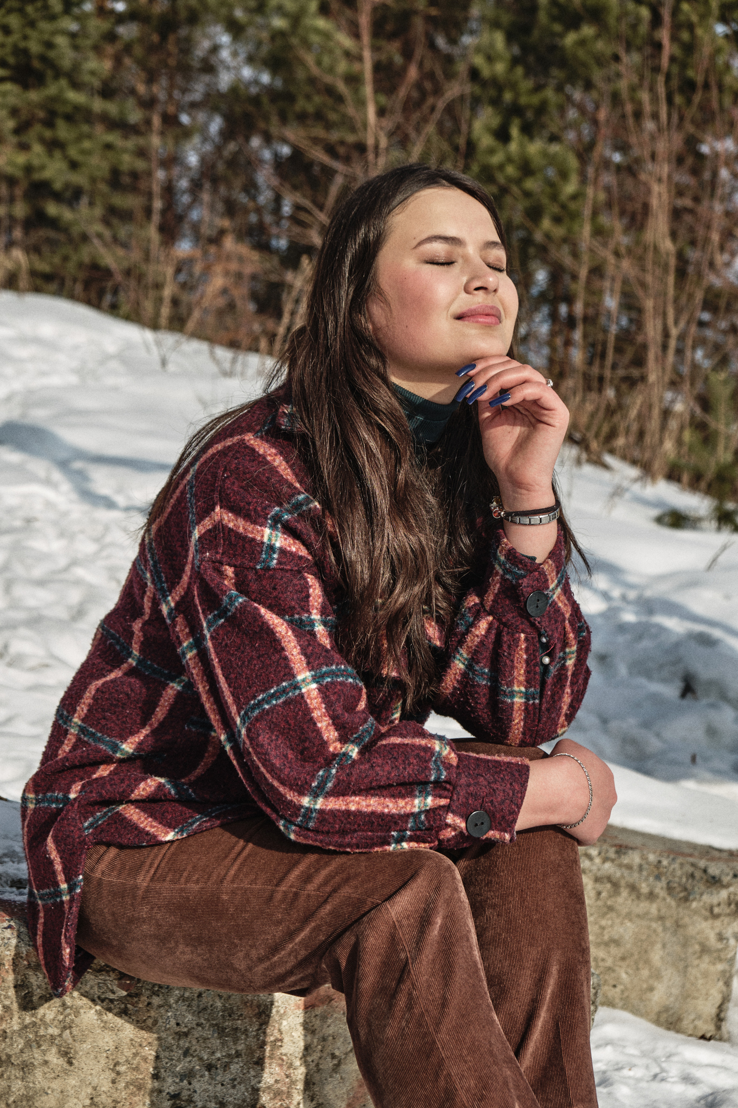Прогулка с Аминой в лесу. Фотосъемка свадеб и семейных фотосессий в Республике Алтай