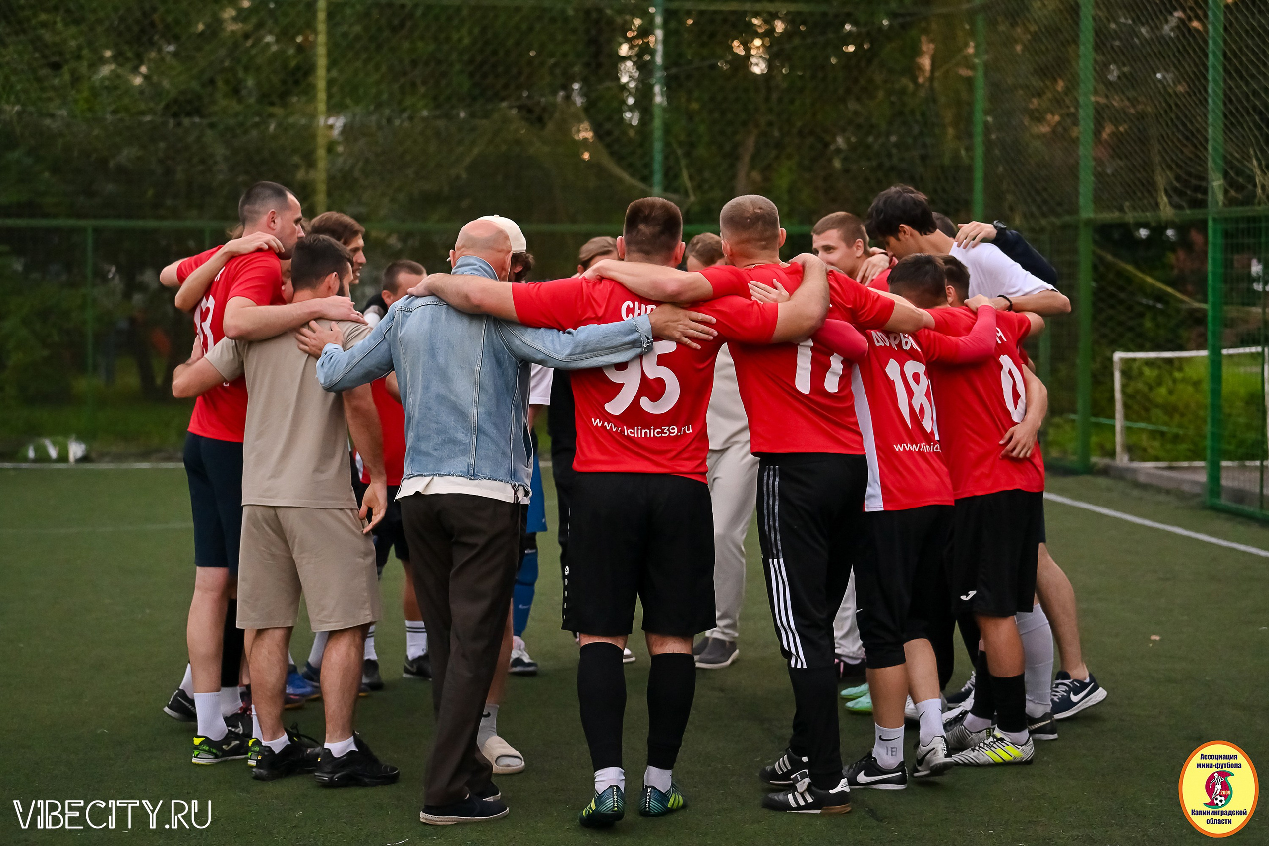 ИГРЫ МИНИ-ФУТБОЛЬНОЙ И КОРПОРАТИВНОЙ ЛИГИ. VIBECITY.RU Вайб Сити Ру Фоторепортажи Фотоотчеты Калининград