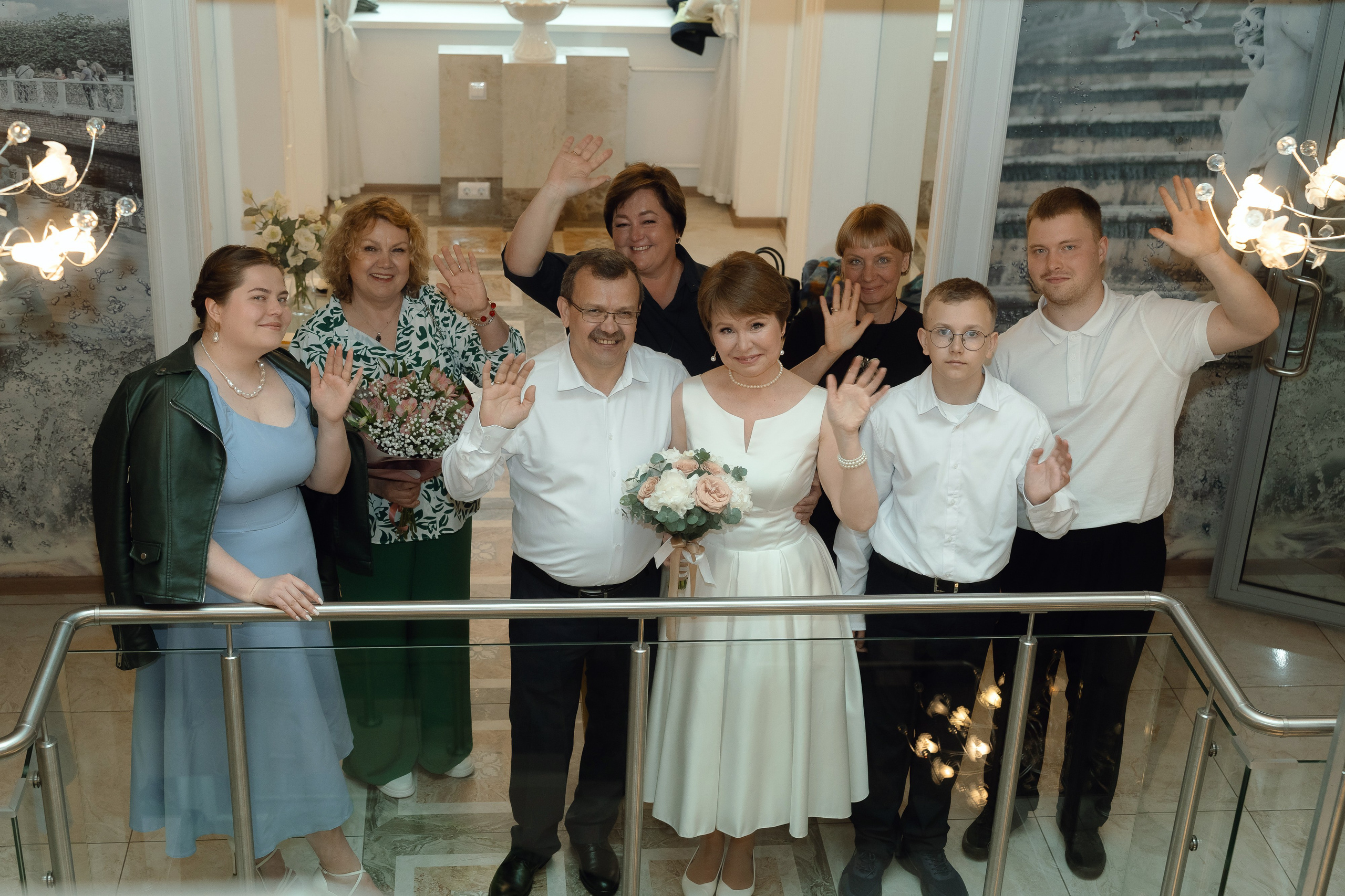 Кадр после регистрации в ЗАГСе