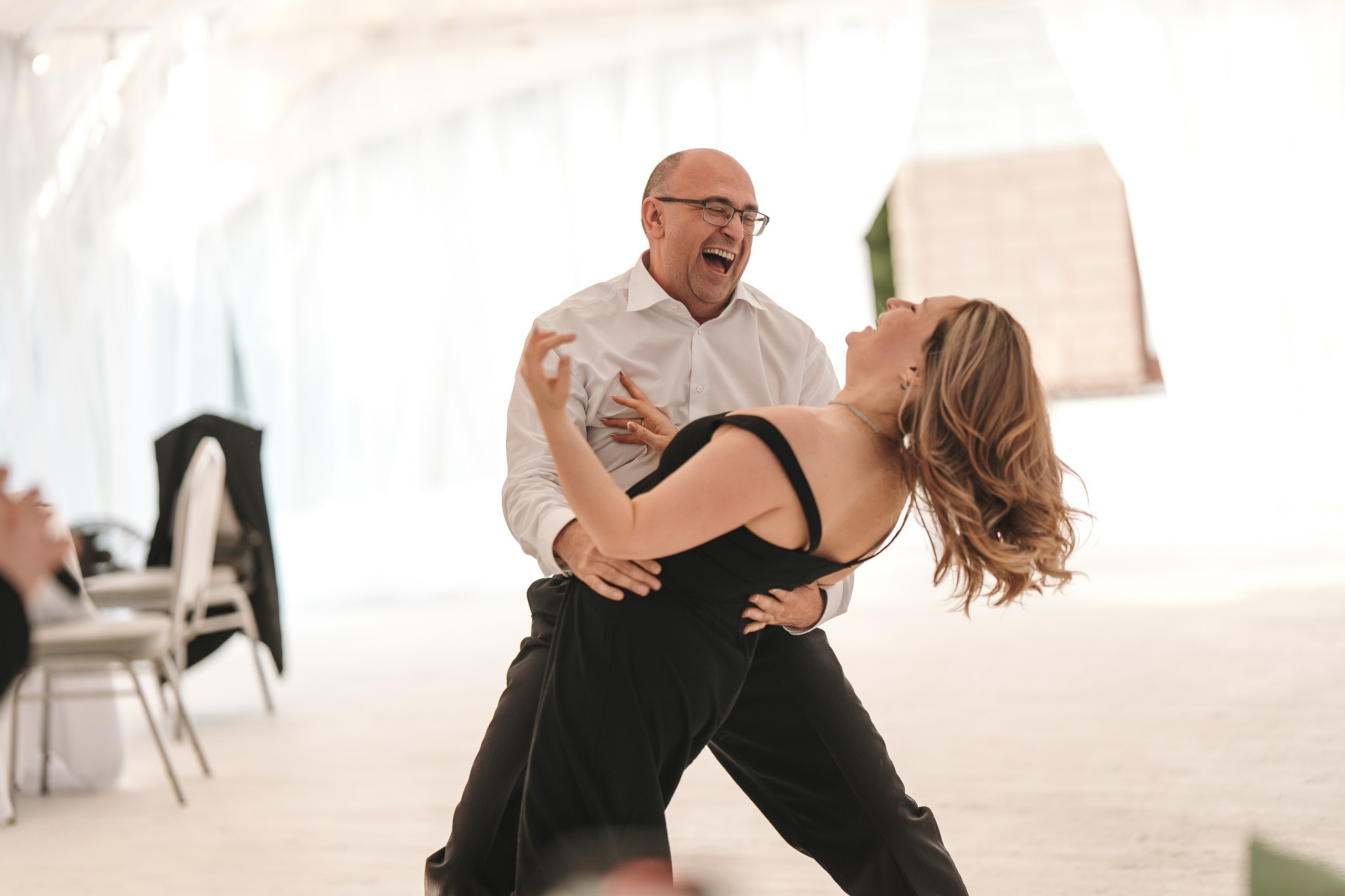 Свадьба 7 июня 2026 года — фотосессия, ЗАГС и банкет в шатре «Под облаками» в Нагаево с ведущим Артуром Ильясовым